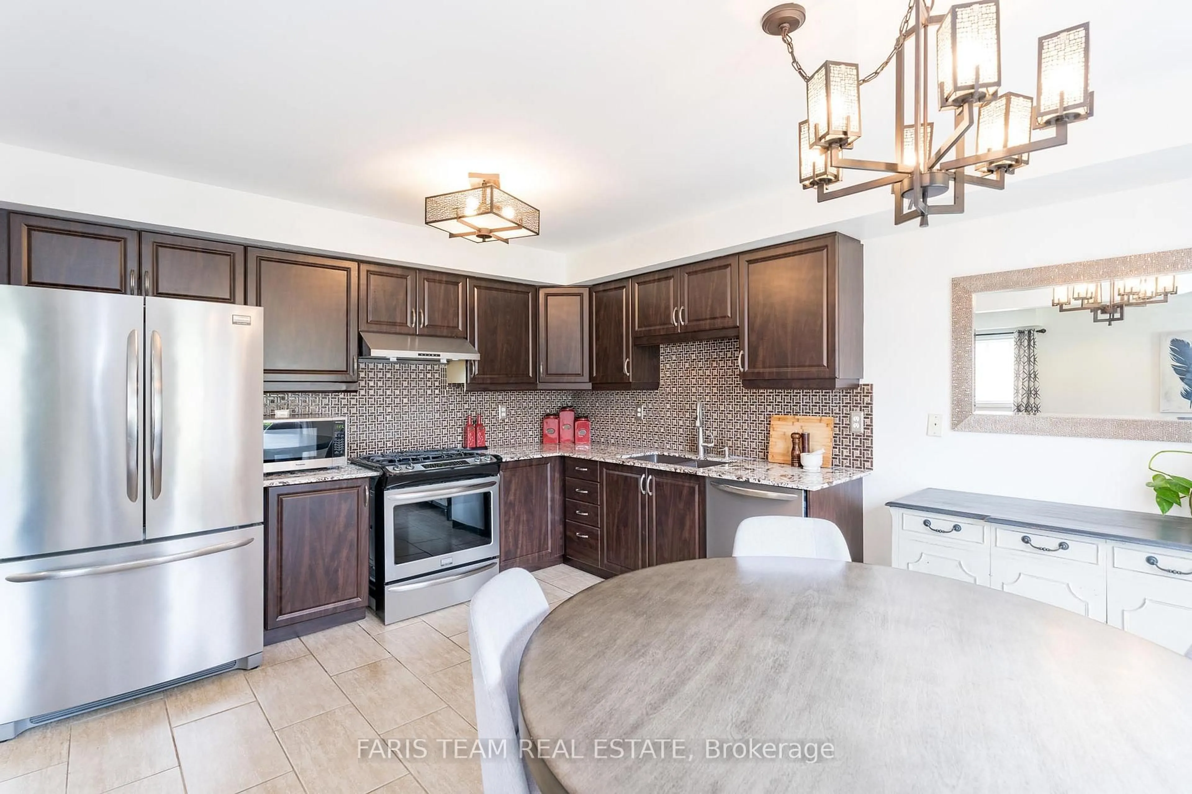 Open concept kitchen, ceramic/tile floor for 123 Holly Meadow Rd, Barrie Ontario L4N 9Z6