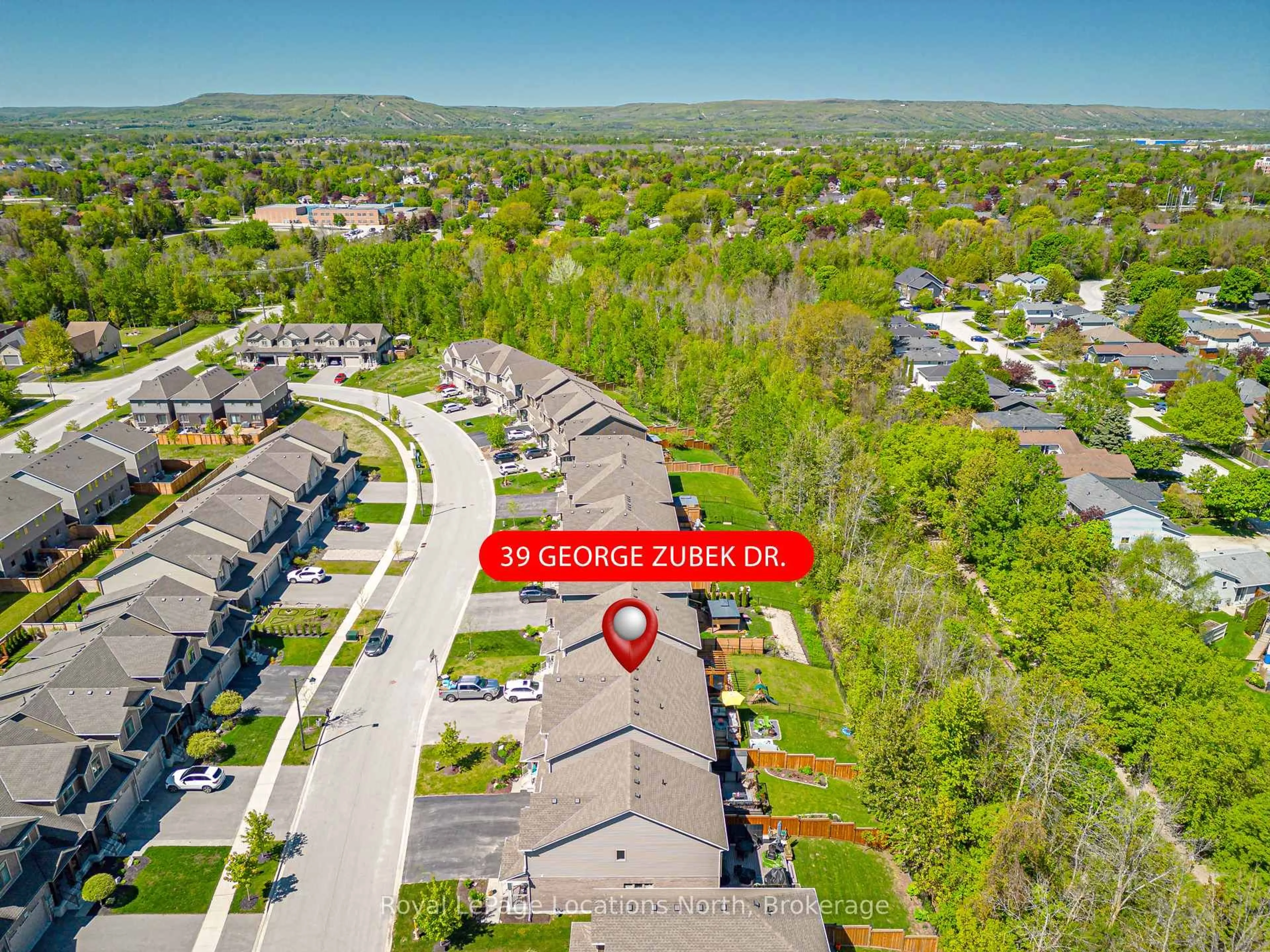 A pic from outside/outdoor area/front of a property/back of a property/a pic from drone, mountain view for 39 George Zubek Dr, Collingwood Ontario L9Y 1M5