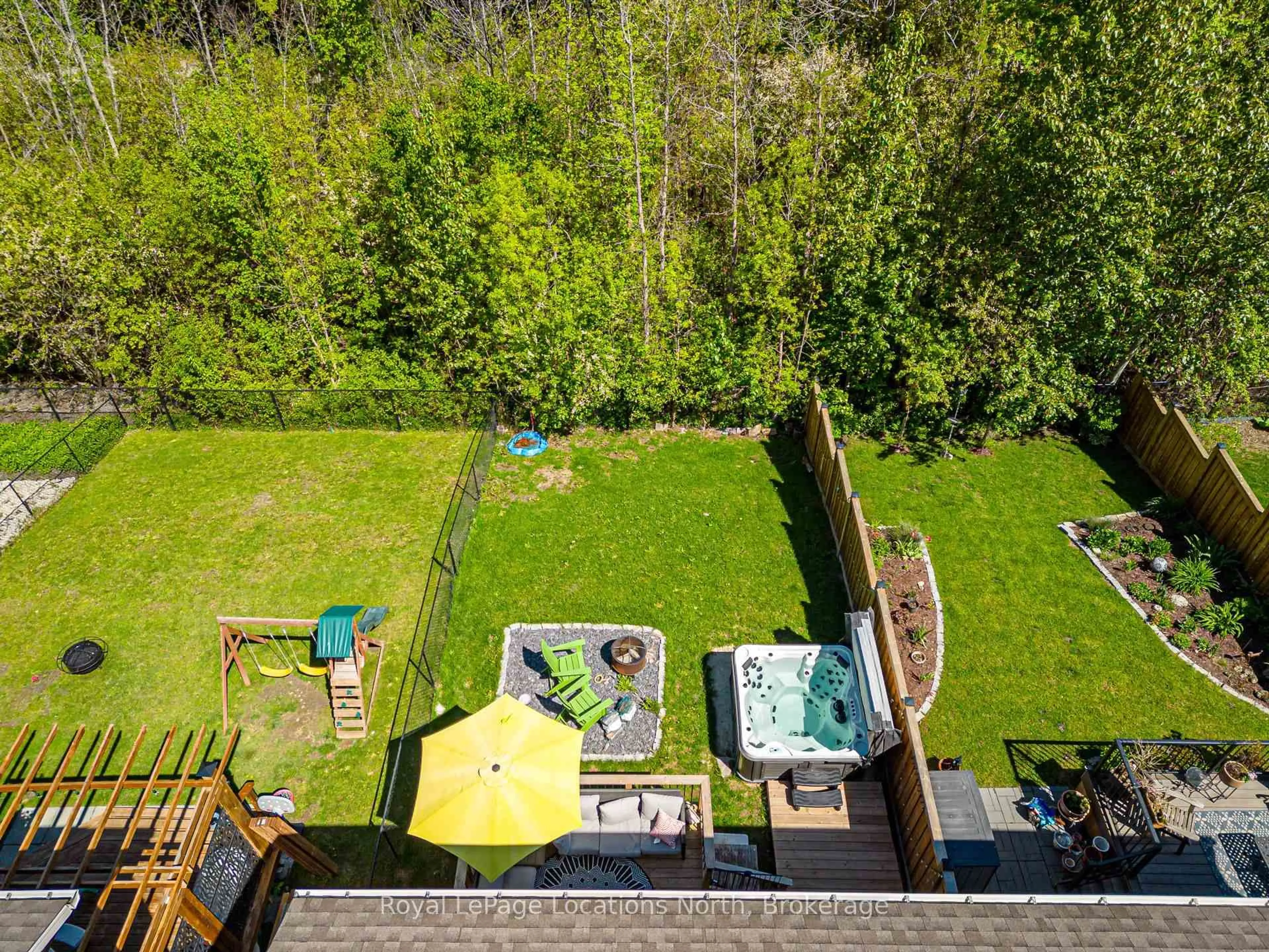 A pic from outside/outdoor area/front of a property/back of a property/a pic from drone, water/lake/river/ocean view for 39 George Zubek Dr, Collingwood Ontario L9Y 1M5