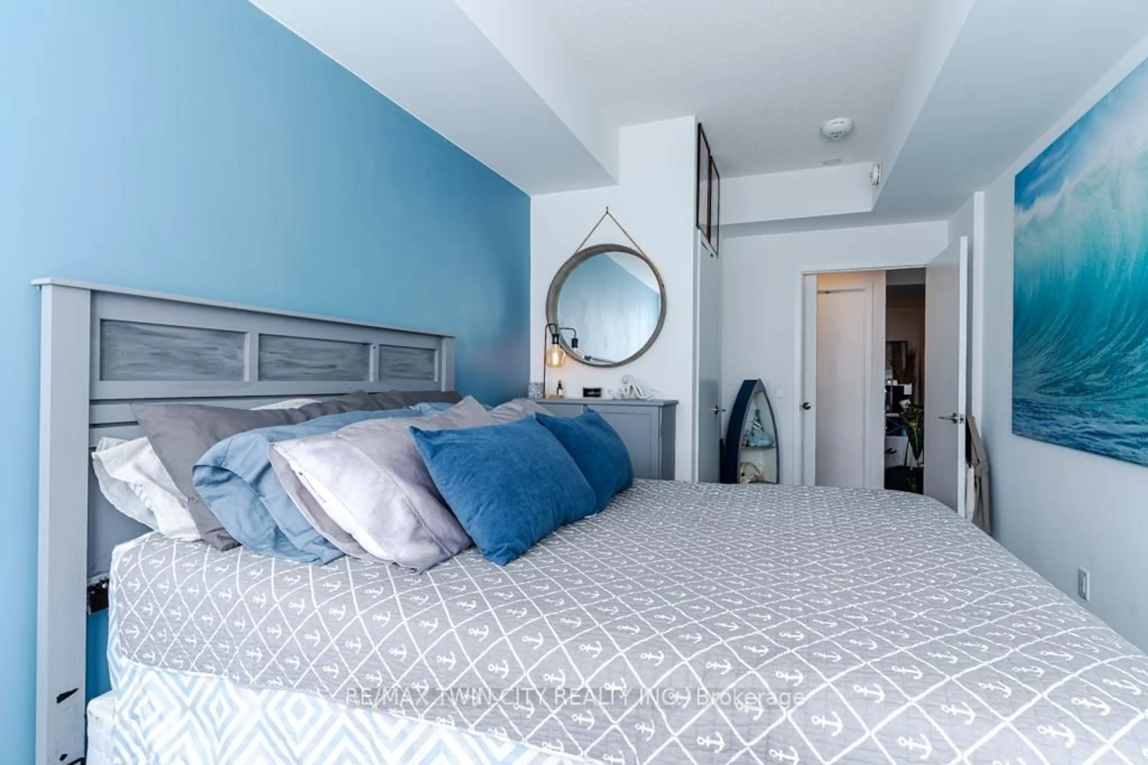 Bedroom with bed, unknown for 681 Yonge St #409, Barrie Ontario L4N 4E8