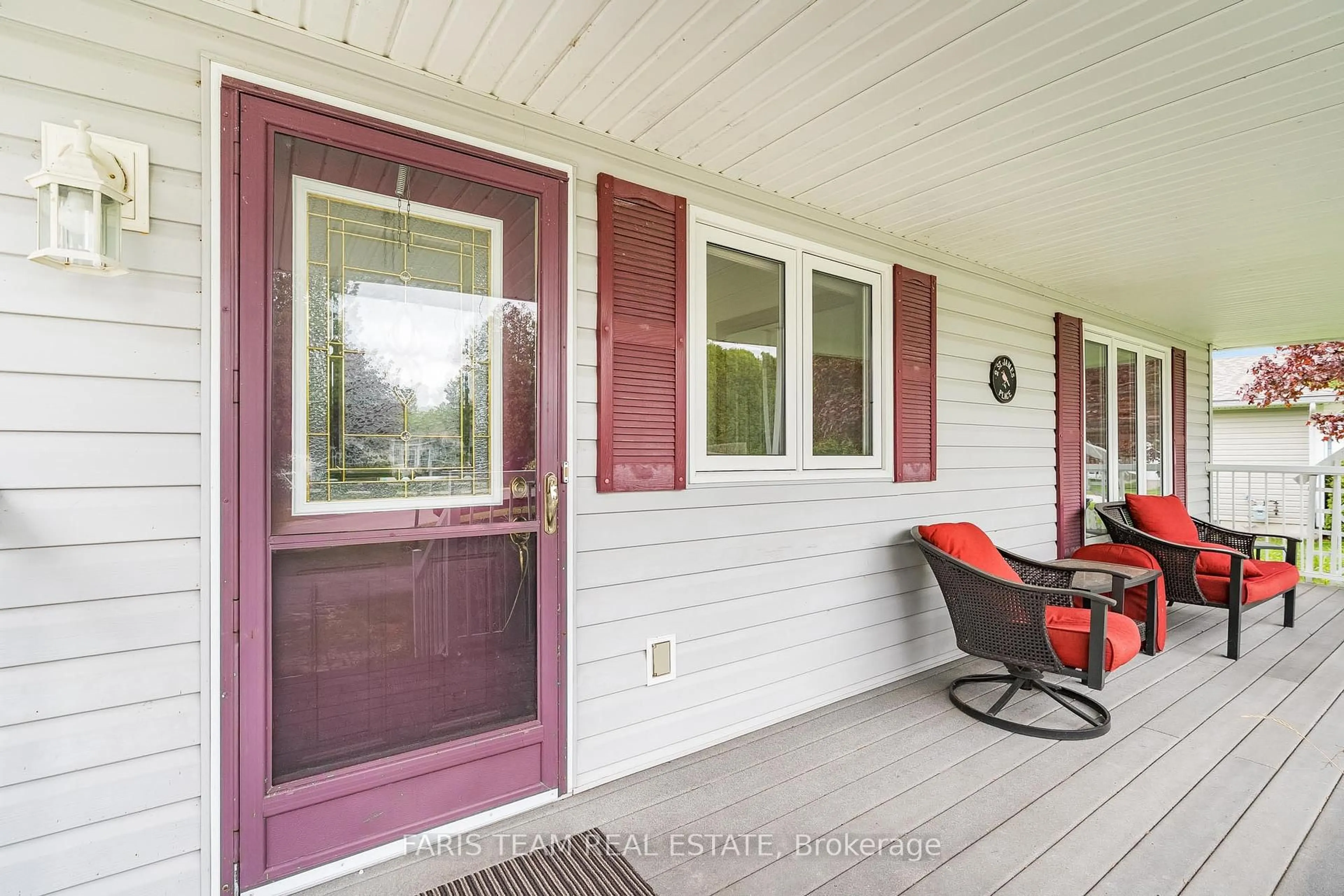 Indoor entryway for 2 St James Pl, Wasaga Beach Ontario L9Z 3A8
