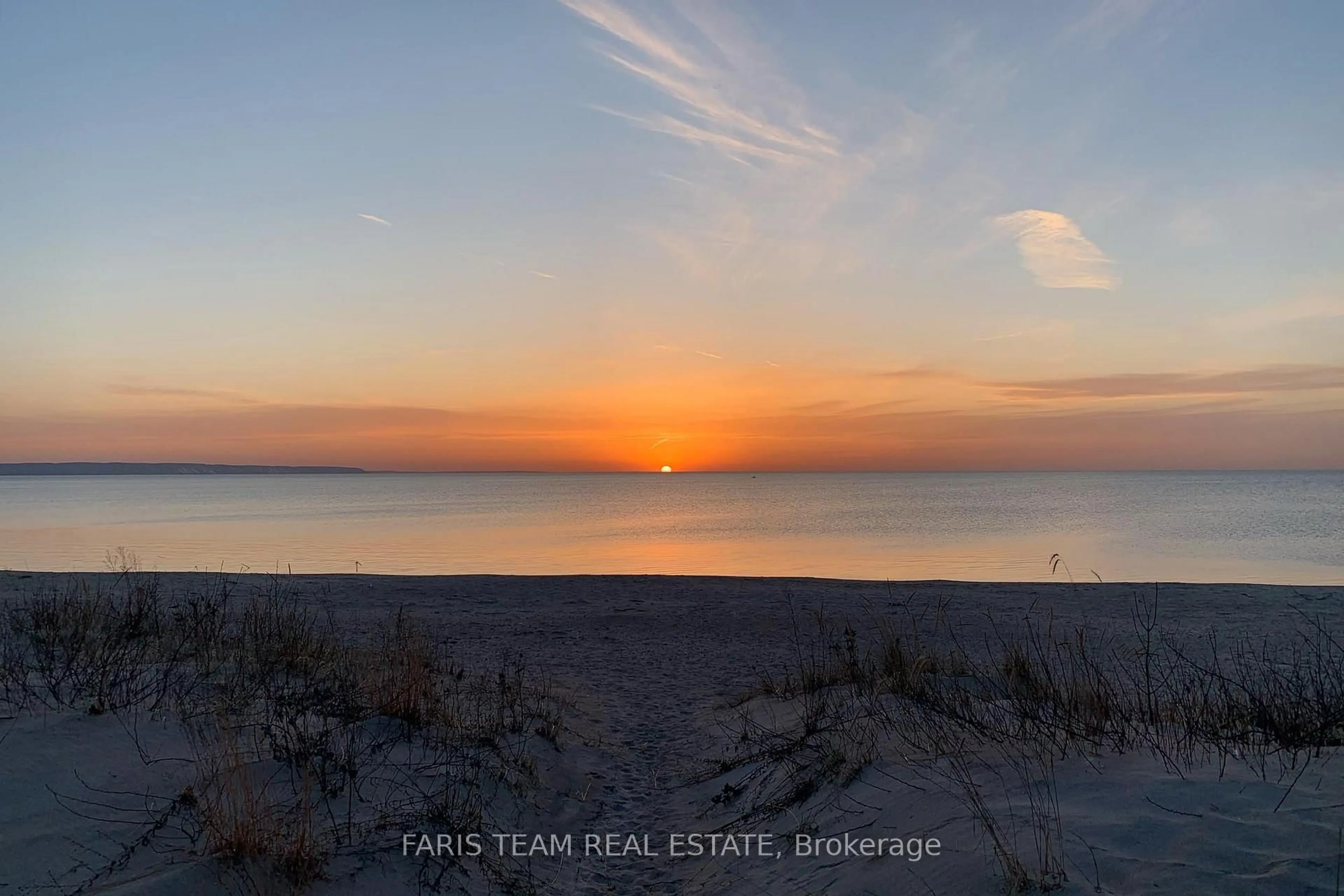 A pic from outside/outdoor area/front of a property/back of a property/a pic from drone, water/lake/river/ocean view for 805 Eastdale Dr, Wasaga Beach Ontario L9Z 2R5