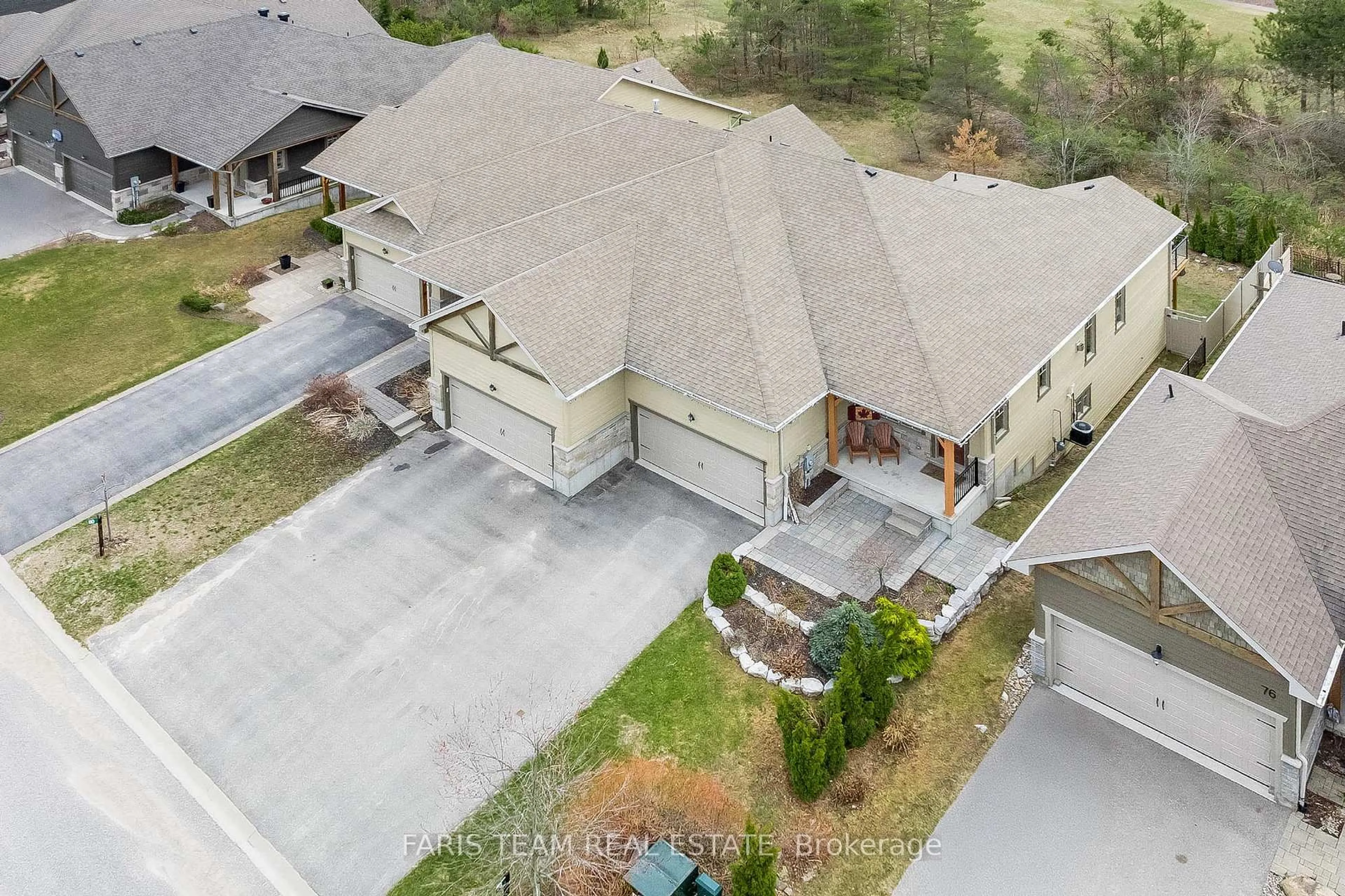 A pic from outside/outdoor area/front of a property/back of a property/a pic from drone, street for 78 Landscape Dr, Oro-Medonte Ontario L0L 2L0
