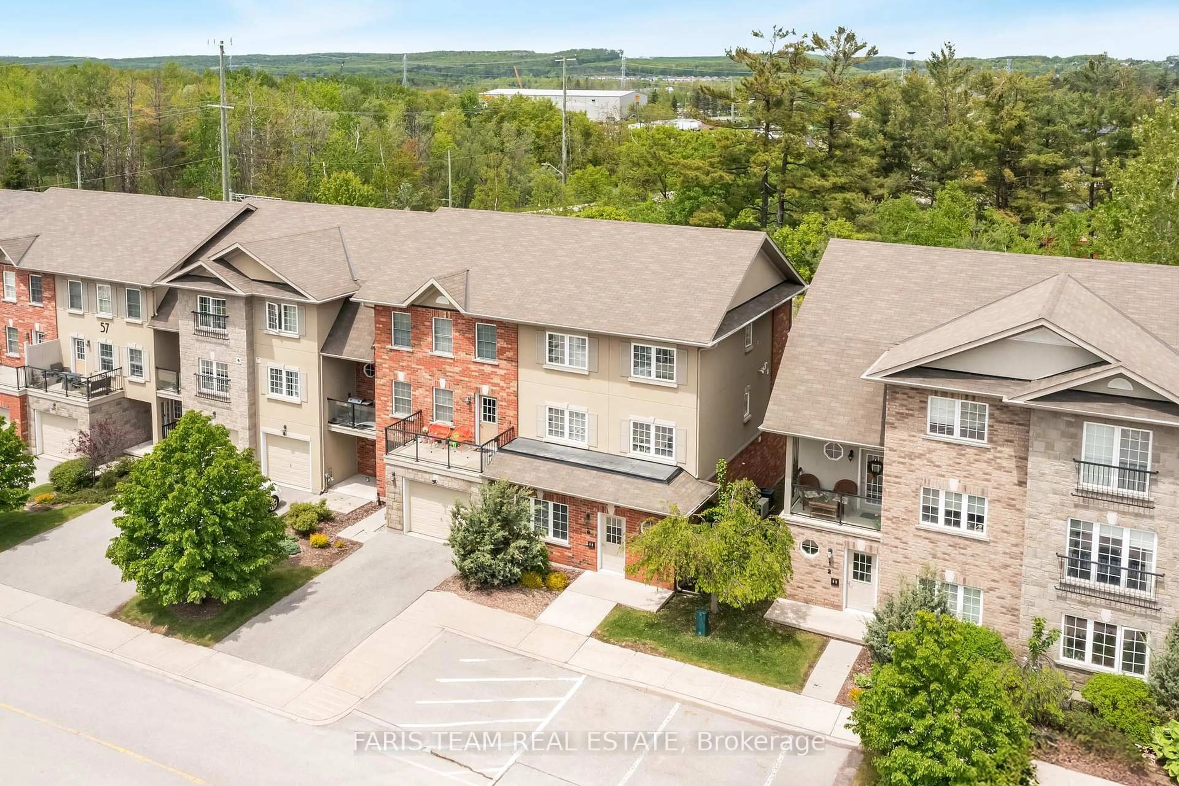 A pic from outside/outdoor area/front of a property/back of a property/a pic from drone, unknown for 57 Ferndale Dr #9, Barrie Ontario L4N 5W9