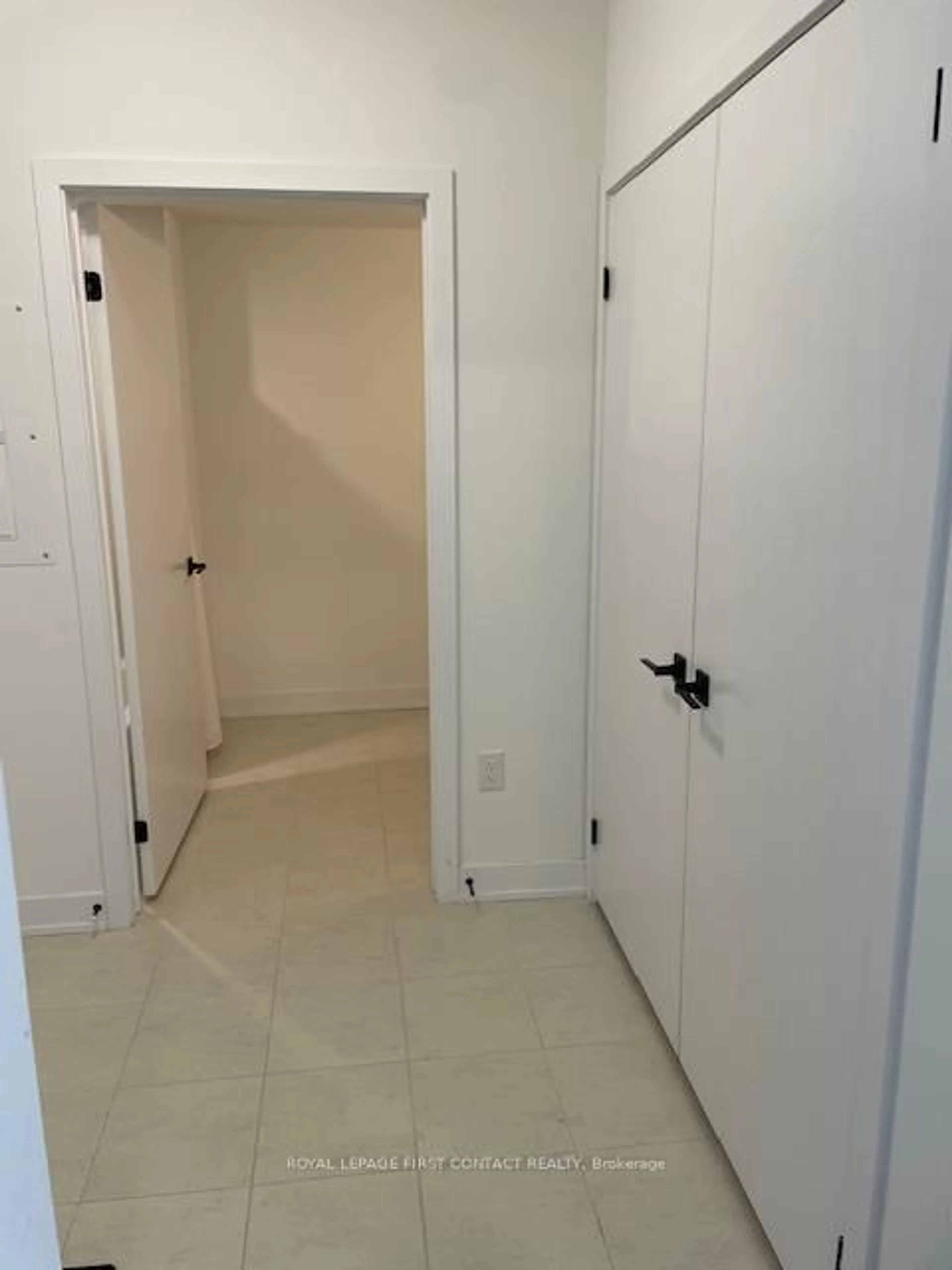 Unknown for 1 CHEF Lane #207, Barrie Ontario L9J 0T1