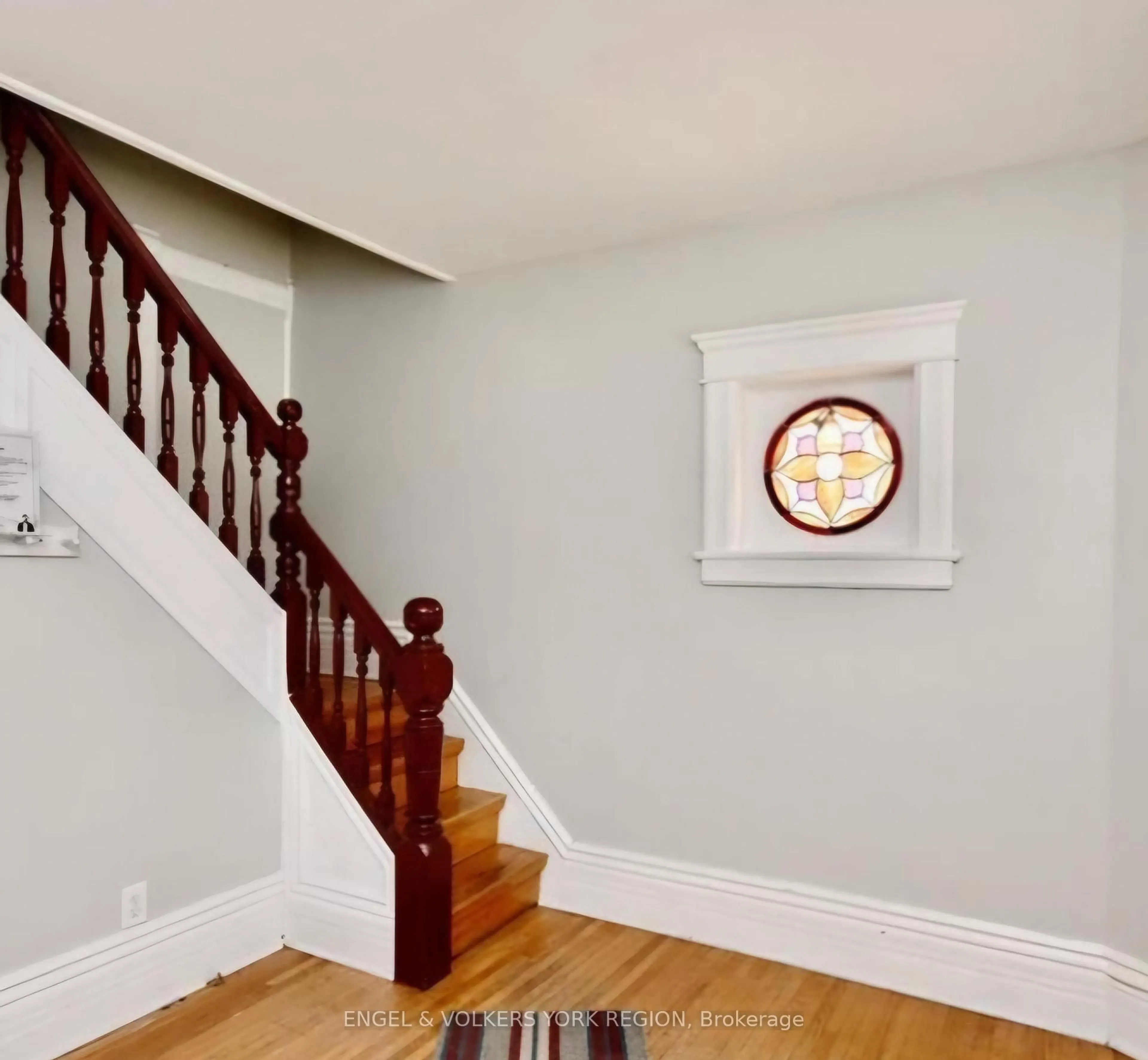 Stairs for 127 Burton Ave Ave, Barrie Ontario L4N 2R6