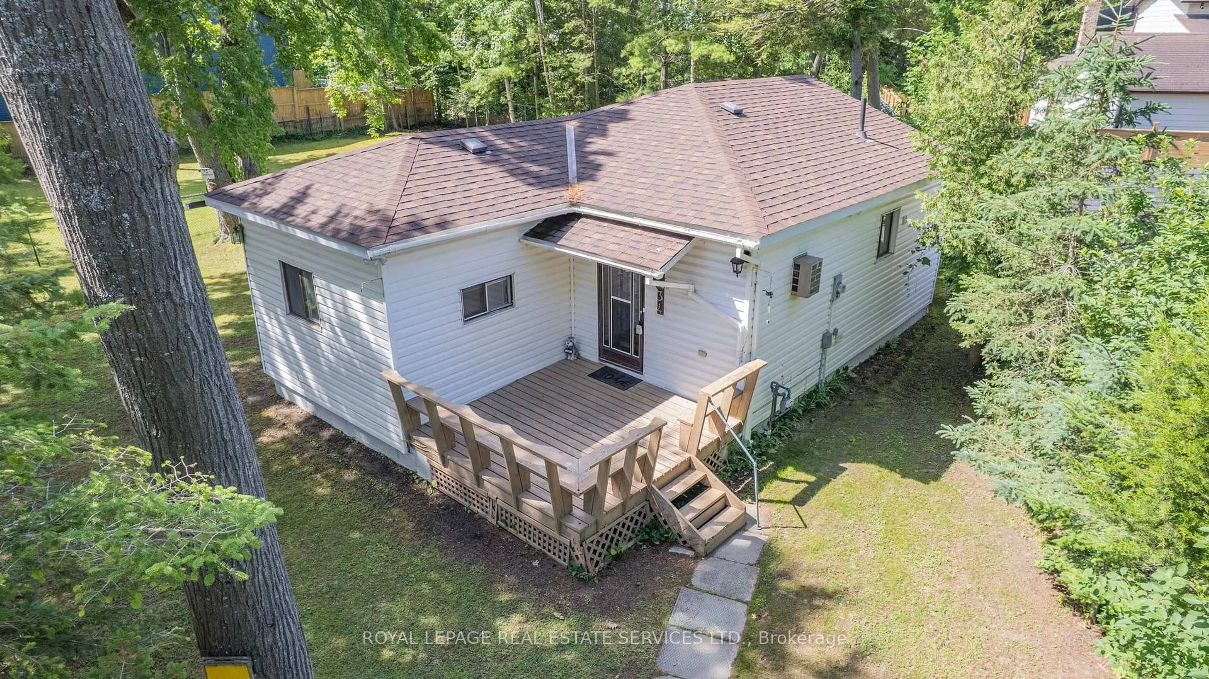A pic from outside/outdoor area/front of a property/back of a property/a pic from drone, building for 34 Nancy St, Wasaga Beach Ontario L9Z 2K5