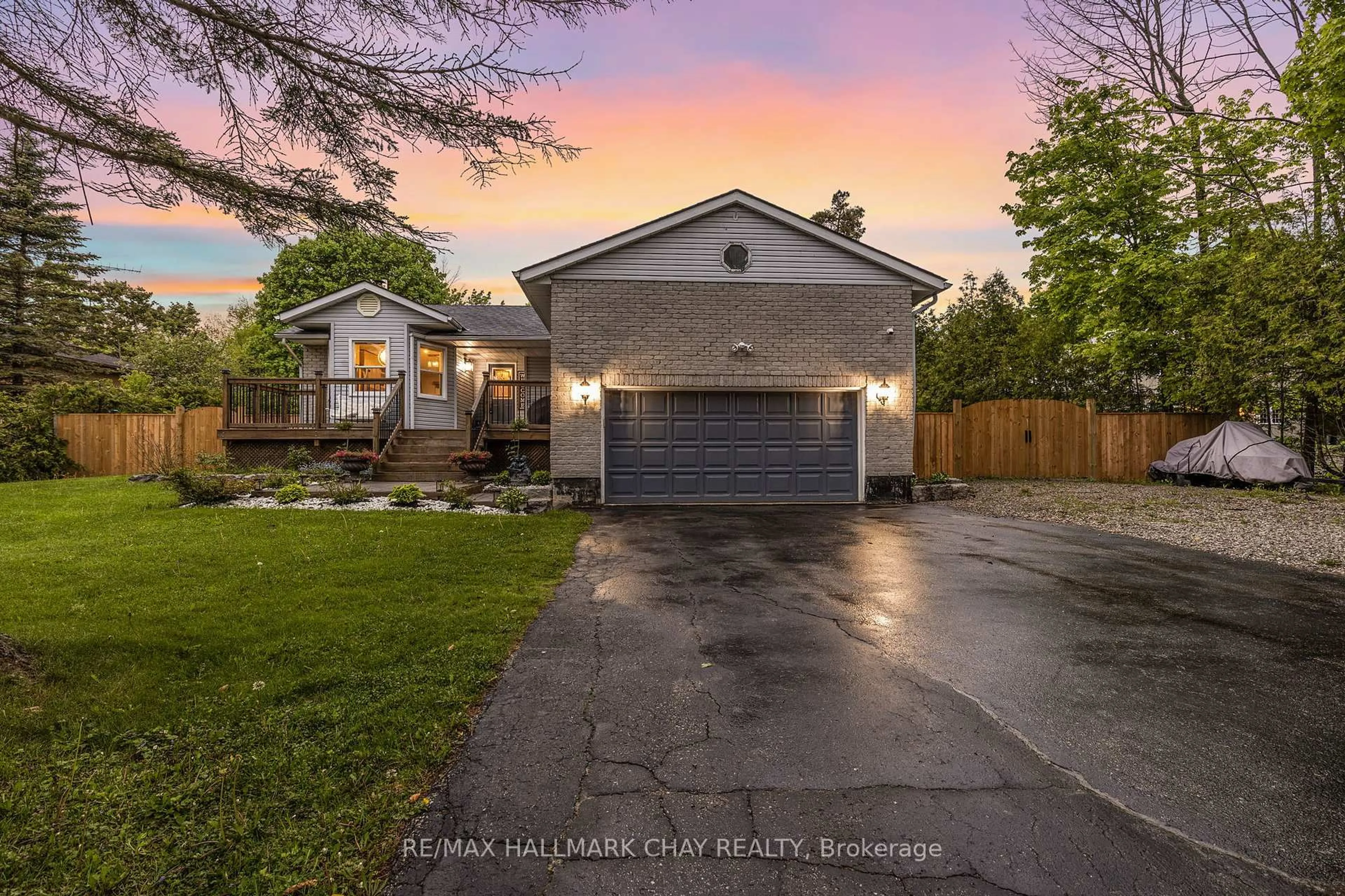 A pic from outside/outdoor area/front of a property/back of a property/a pic from drone, street for 2330 Lakeshore Rd, Oro-Medonte Ontario L0L 1T0