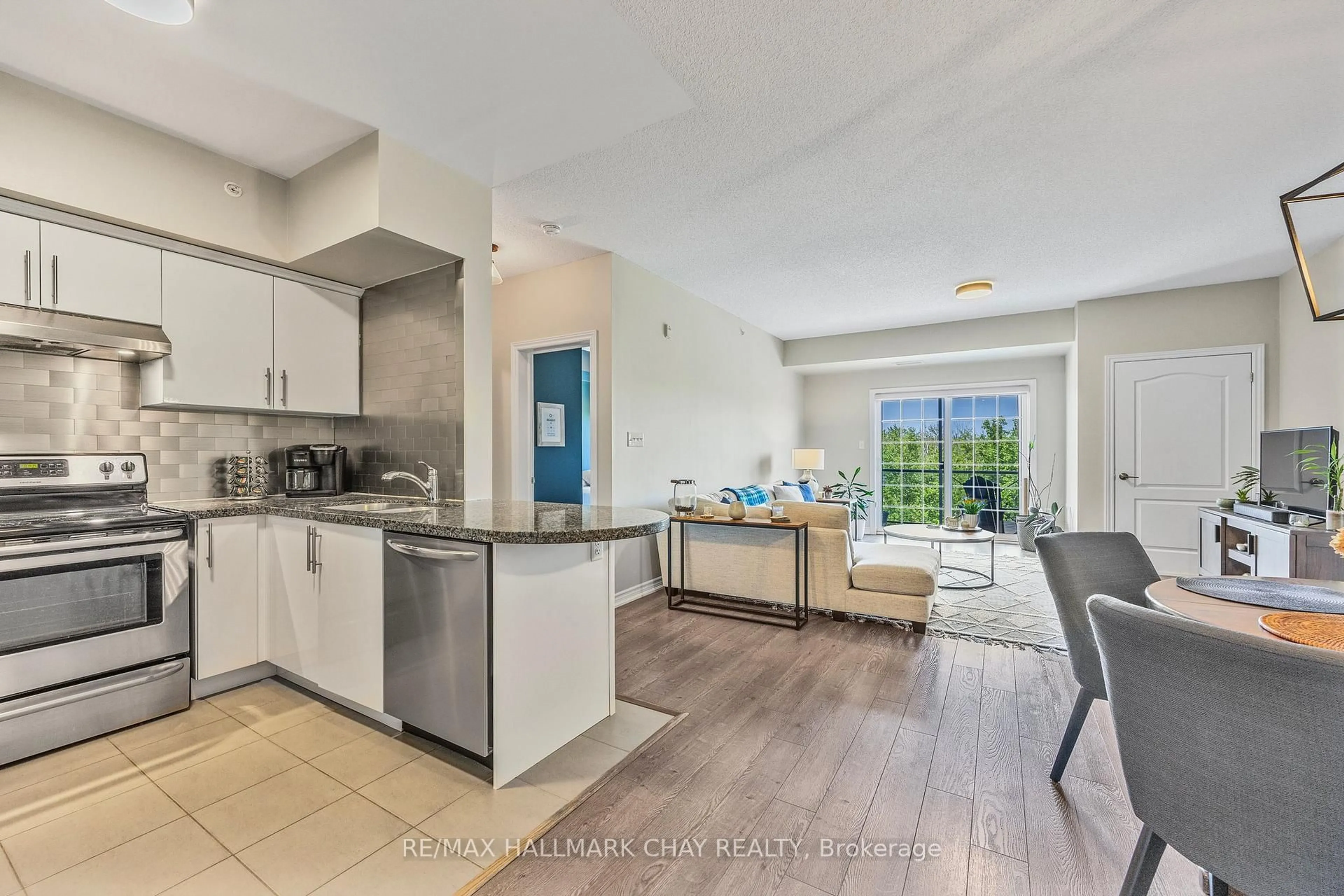 Open concept kitchen, ceramic/tile floor for 40 Ferndale Dr #407, Barrie Ontario L4N 2L3