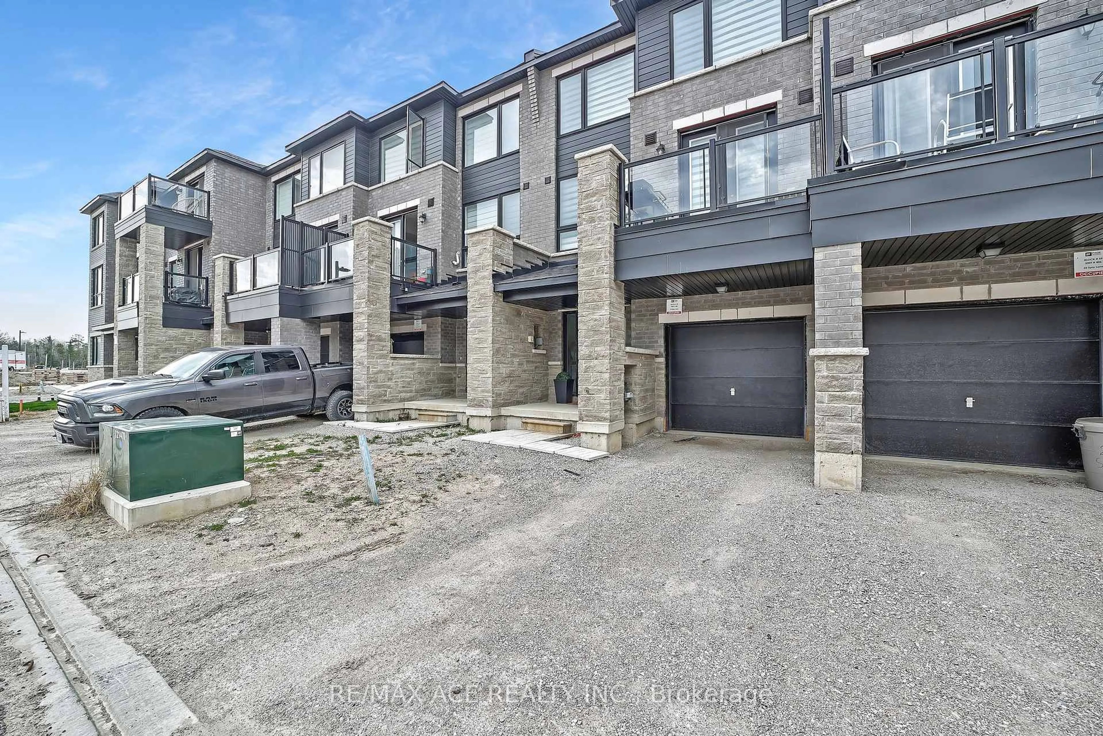 A pic from outside/outdoor area/front of a property/back of a property/a pic from drone, street for 24 Spry Lane, Barrie Ontario L9J 0N6