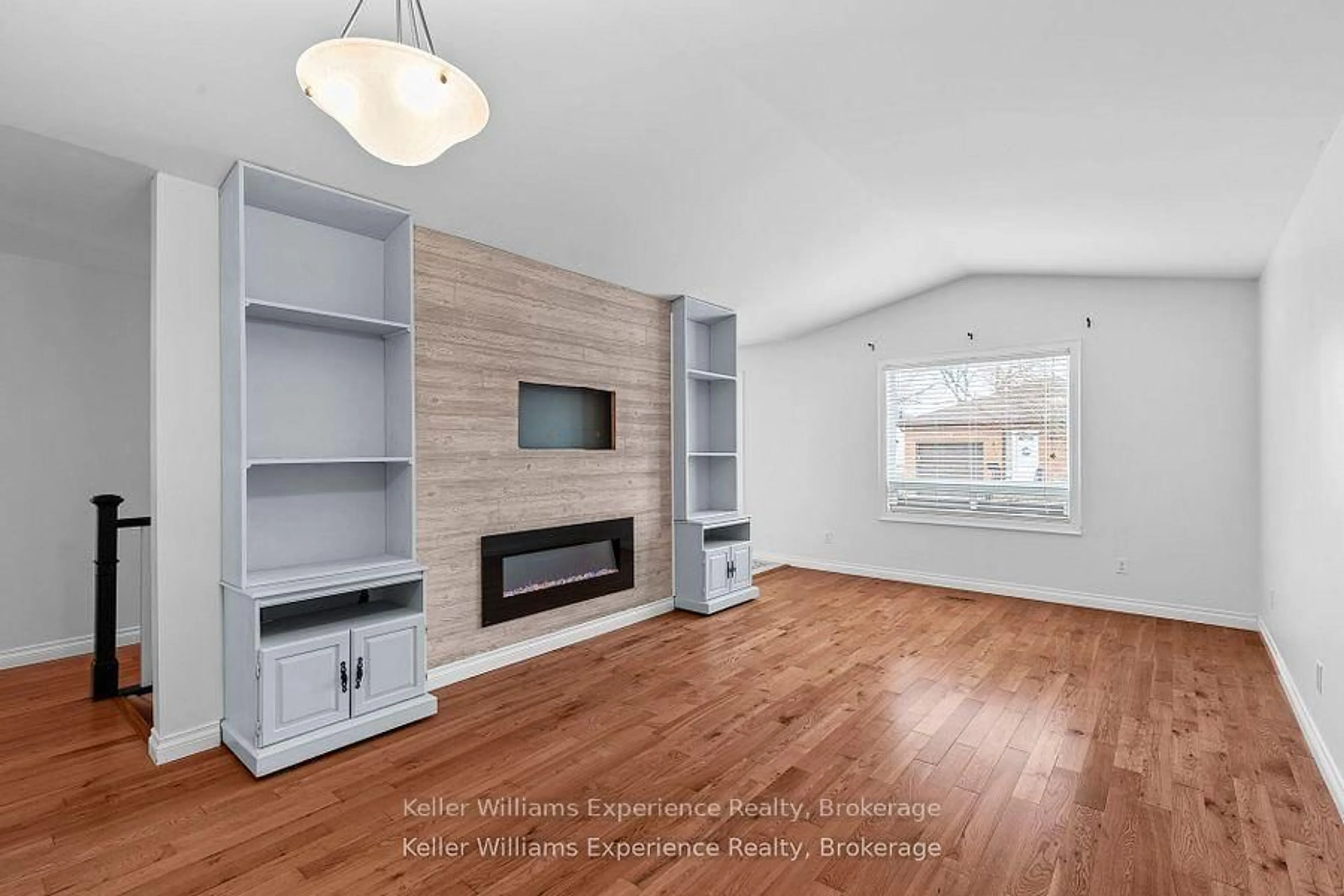 Living room with furniture, wood/laminate floor for 231 Oxford St #11, Orillia Ontario L3V 7S6