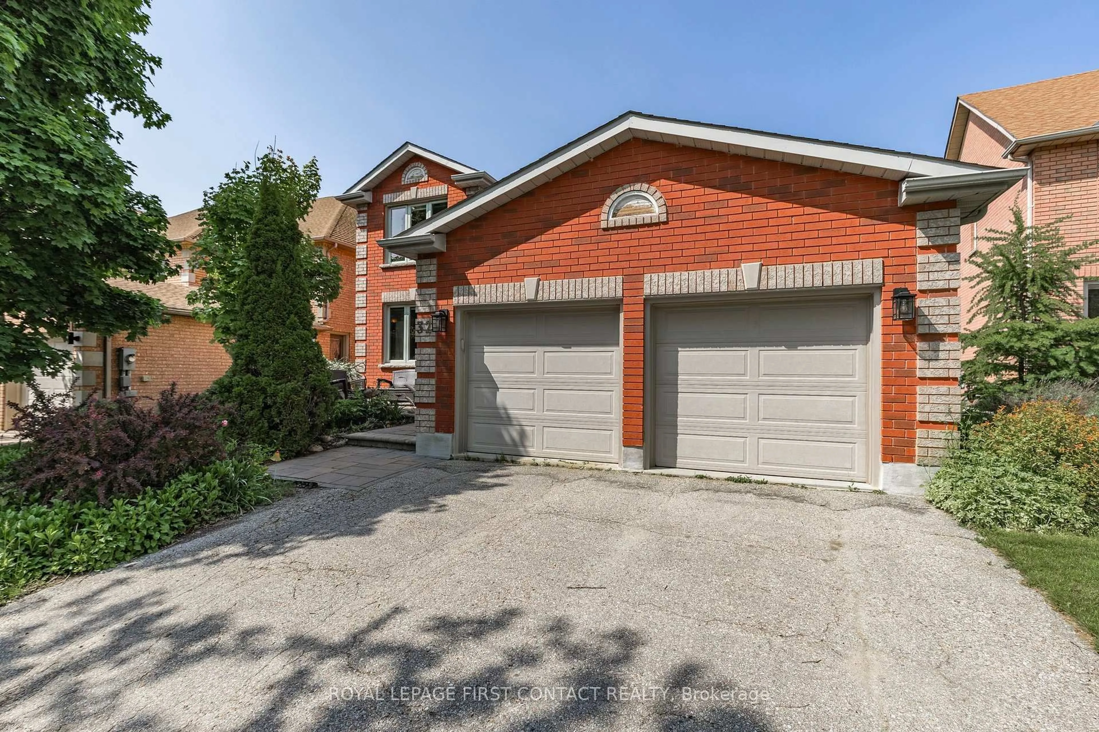 Home with brick exterior material, street for 32 Falling Brook Dr, Barrie Ontario L4N 7E9
