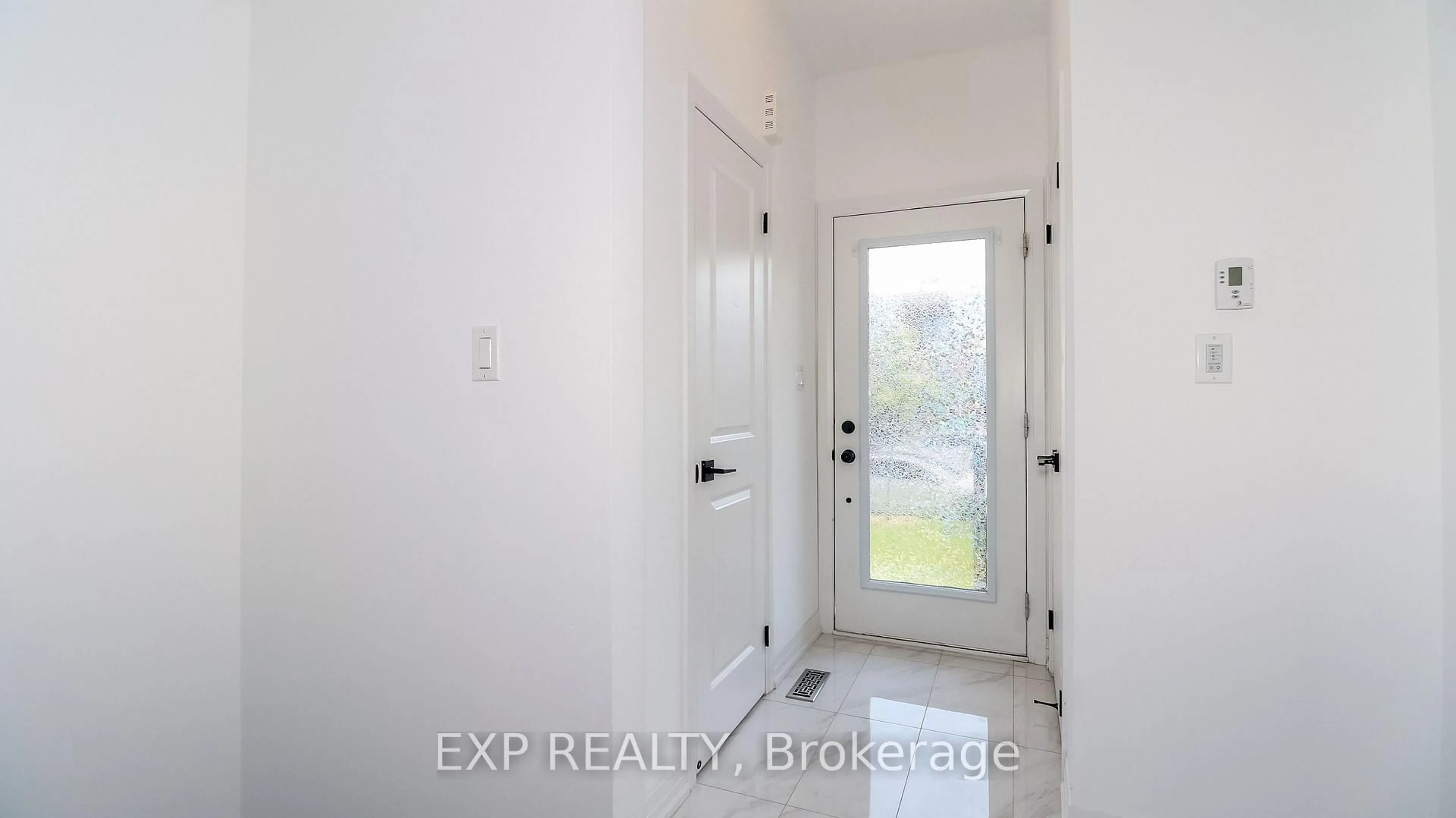 Indoor entryway for 16 Haven Lane, Barrie Ontario L9J 0M4