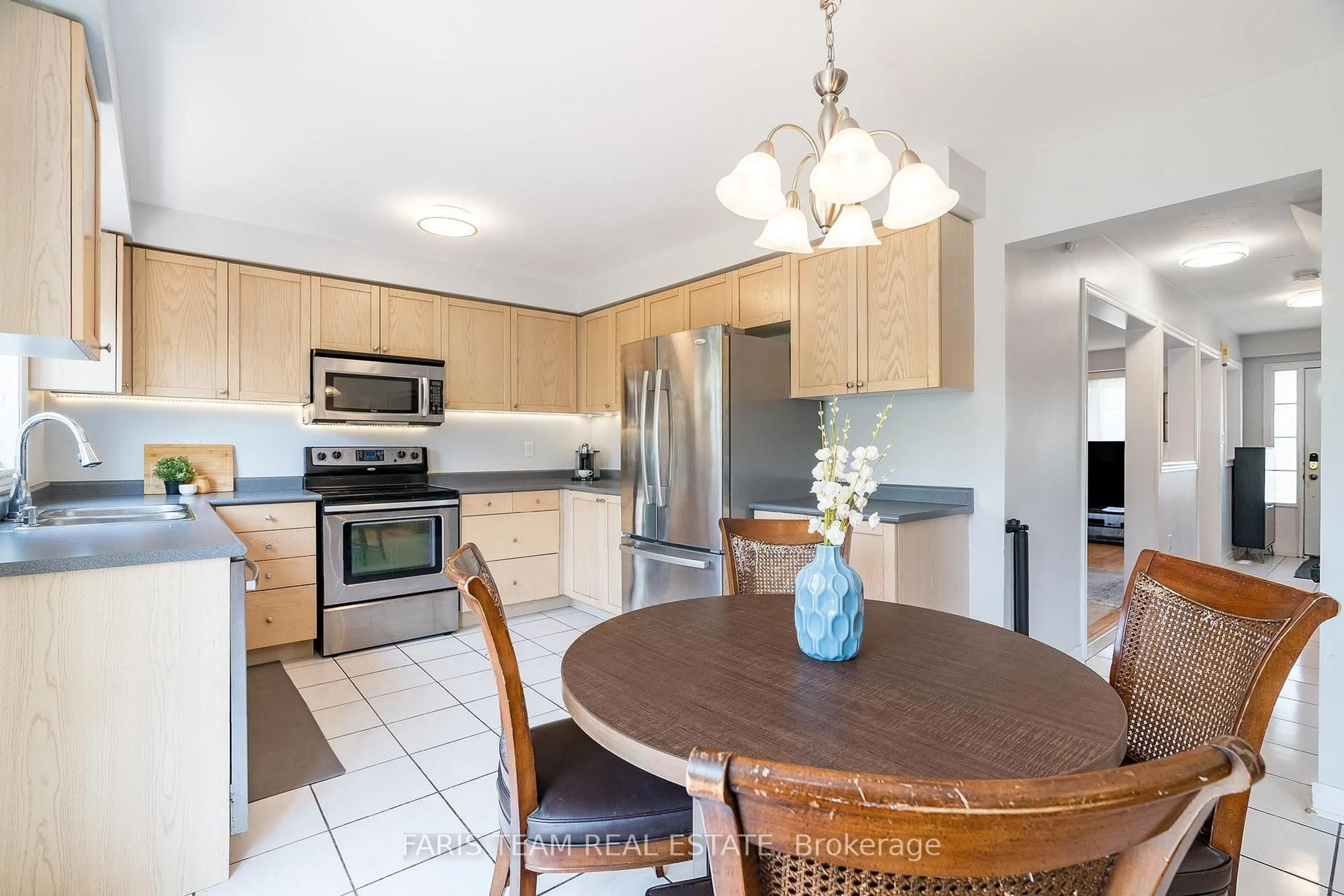 Open concept kitchen, ceramic/tile floor for 234 Esther Dr, Barrie Ontario L4N 0G3