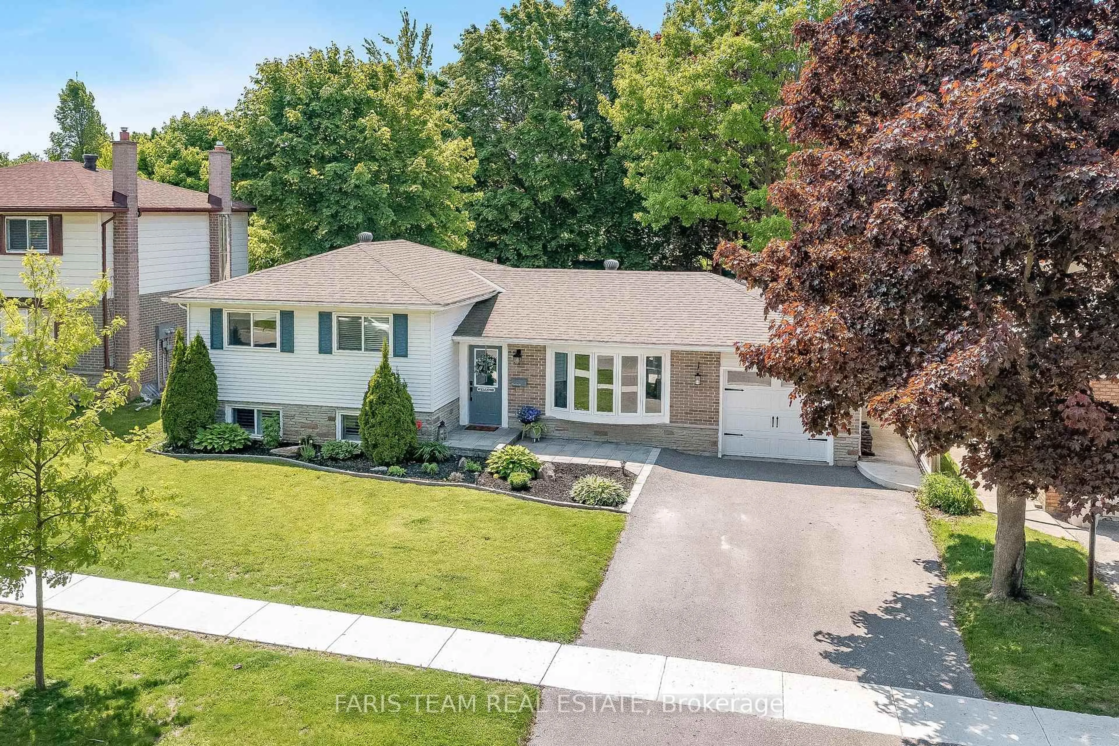 A pic from outside/outdoor area/front of a property/back of a property/a pic from drone, street for 46 Briar Rd, Barrie Ontario L4N 3M4