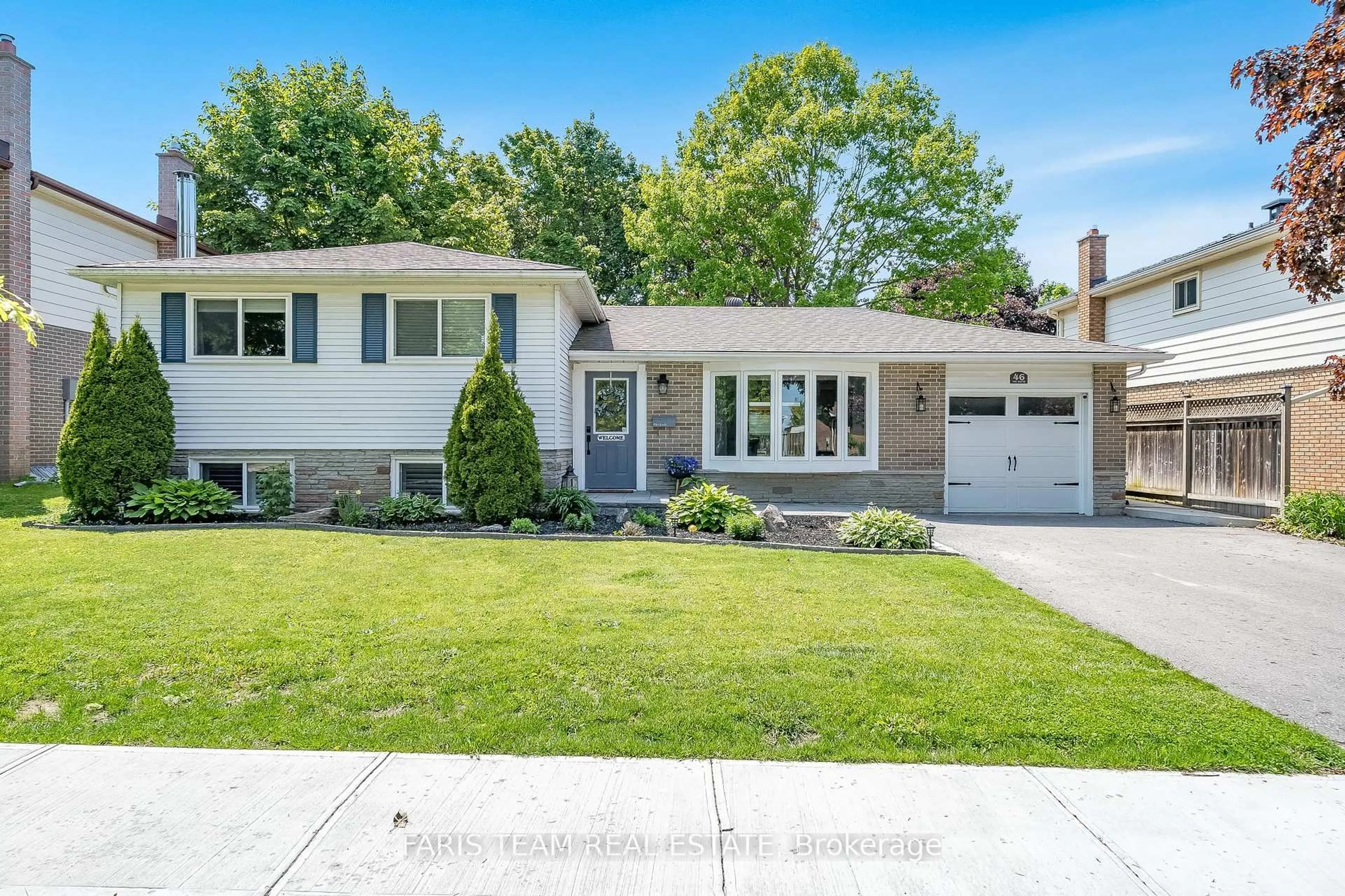 Home with vinyl exterior material, street for 46 Briar Rd, Barrie Ontario L4N 3M4