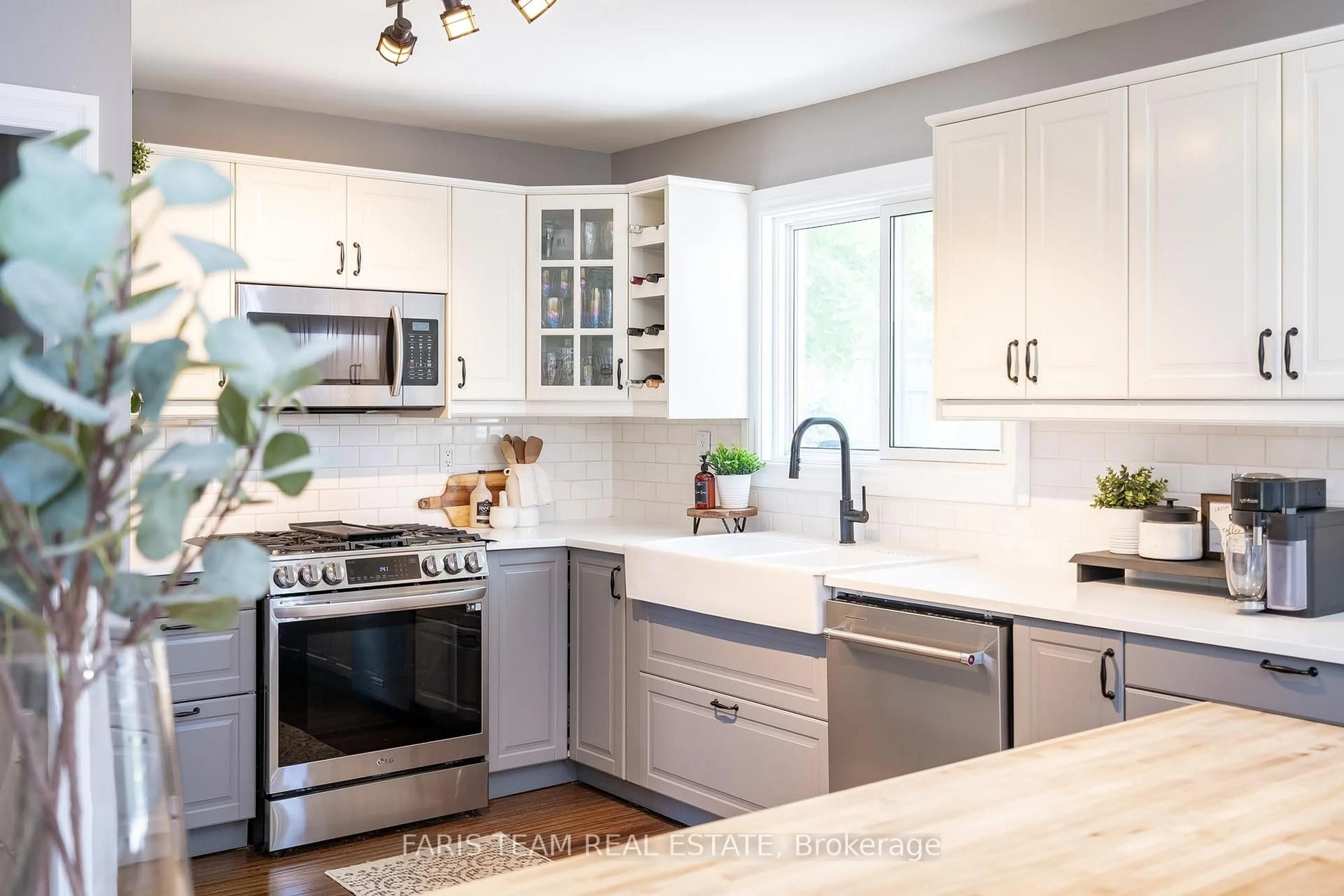 Open concept kitchen, unknown for 46 Briar Rd, Barrie Ontario L4N 3M4