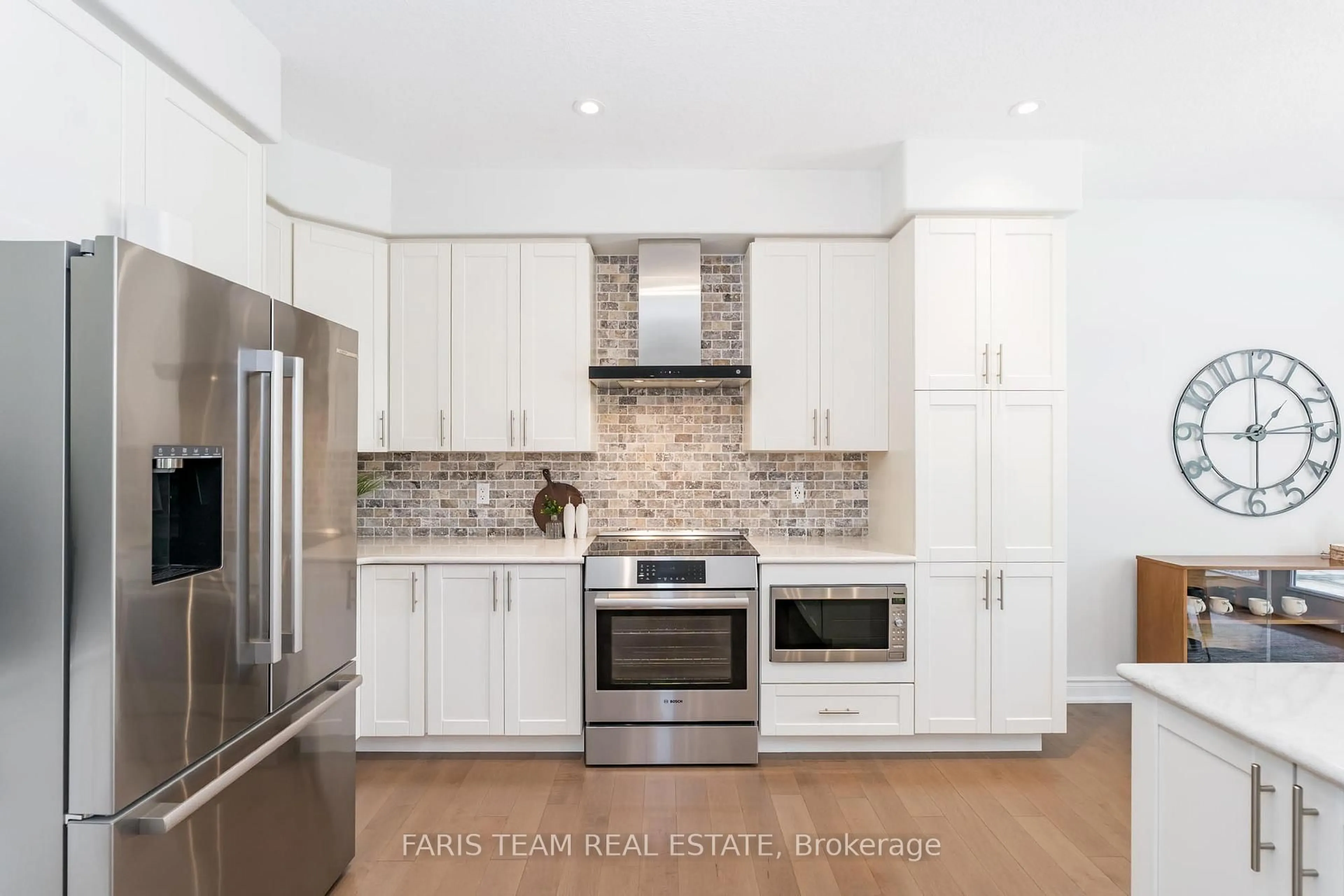 Contemporary kitchen, unknown for 16 Wilson St, Collingwood Ontario L9Y 0Y9