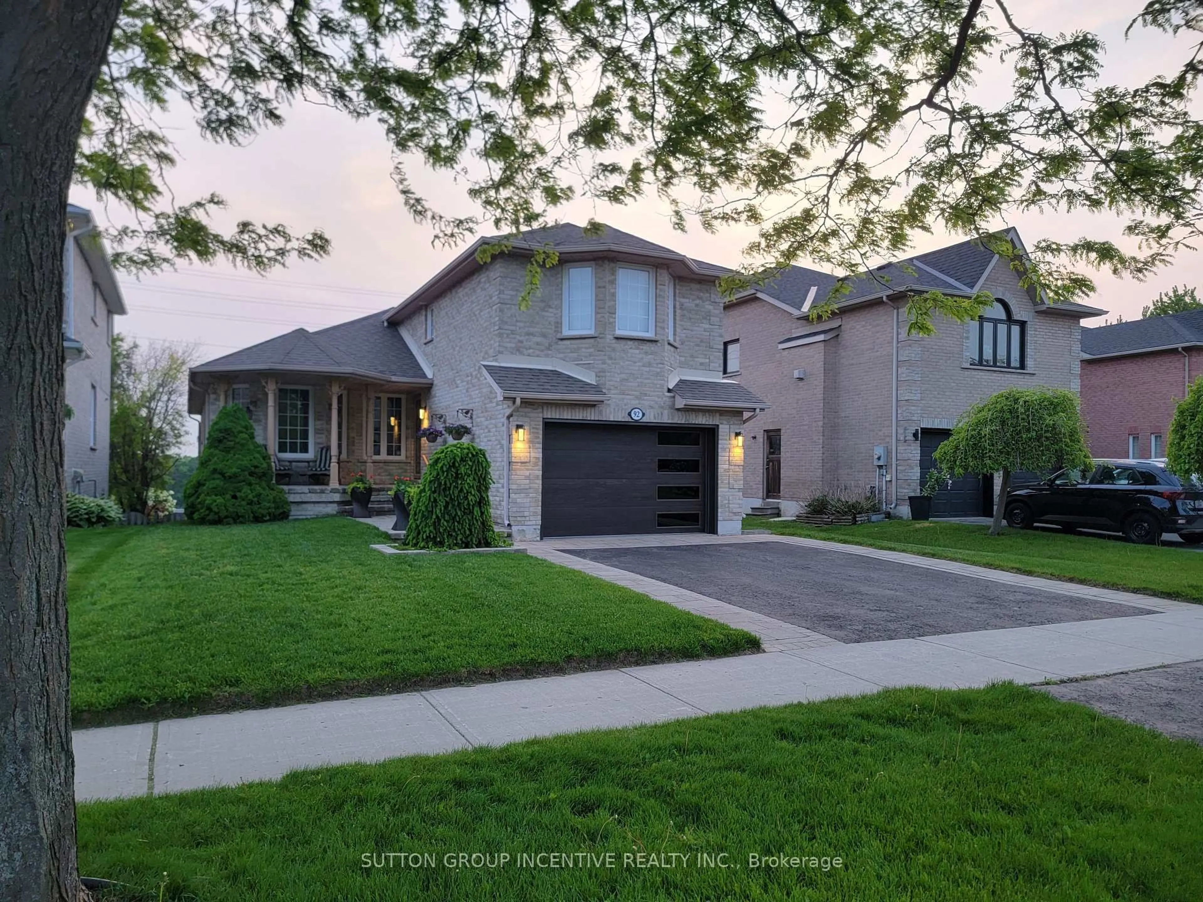 Home with brick exterior material, street for 92 Sundew Dr, Barrie Ontario L4N 9M1