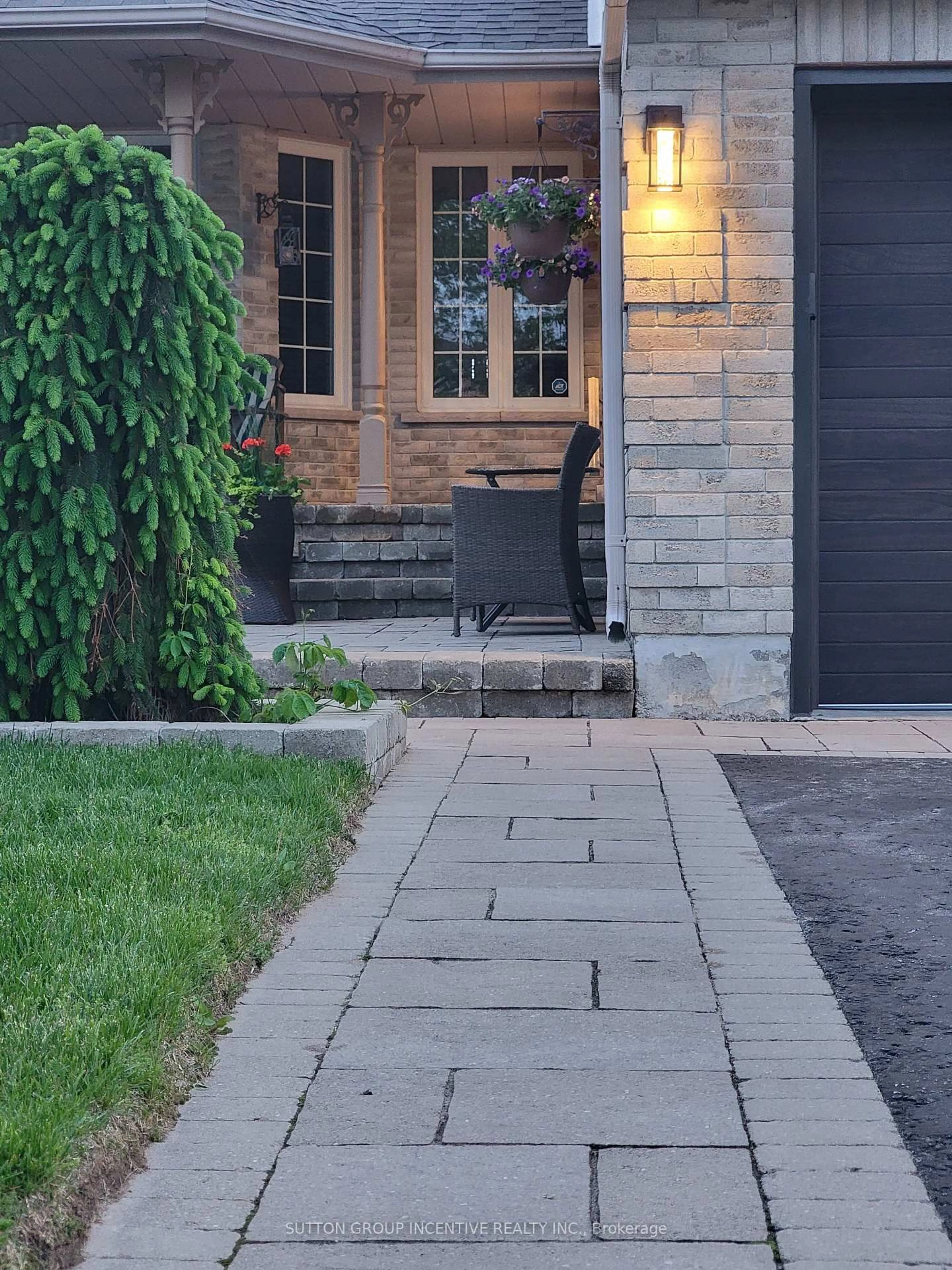 Patio, street for 92 Sundew Dr, Barrie Ontario L4N 9M1