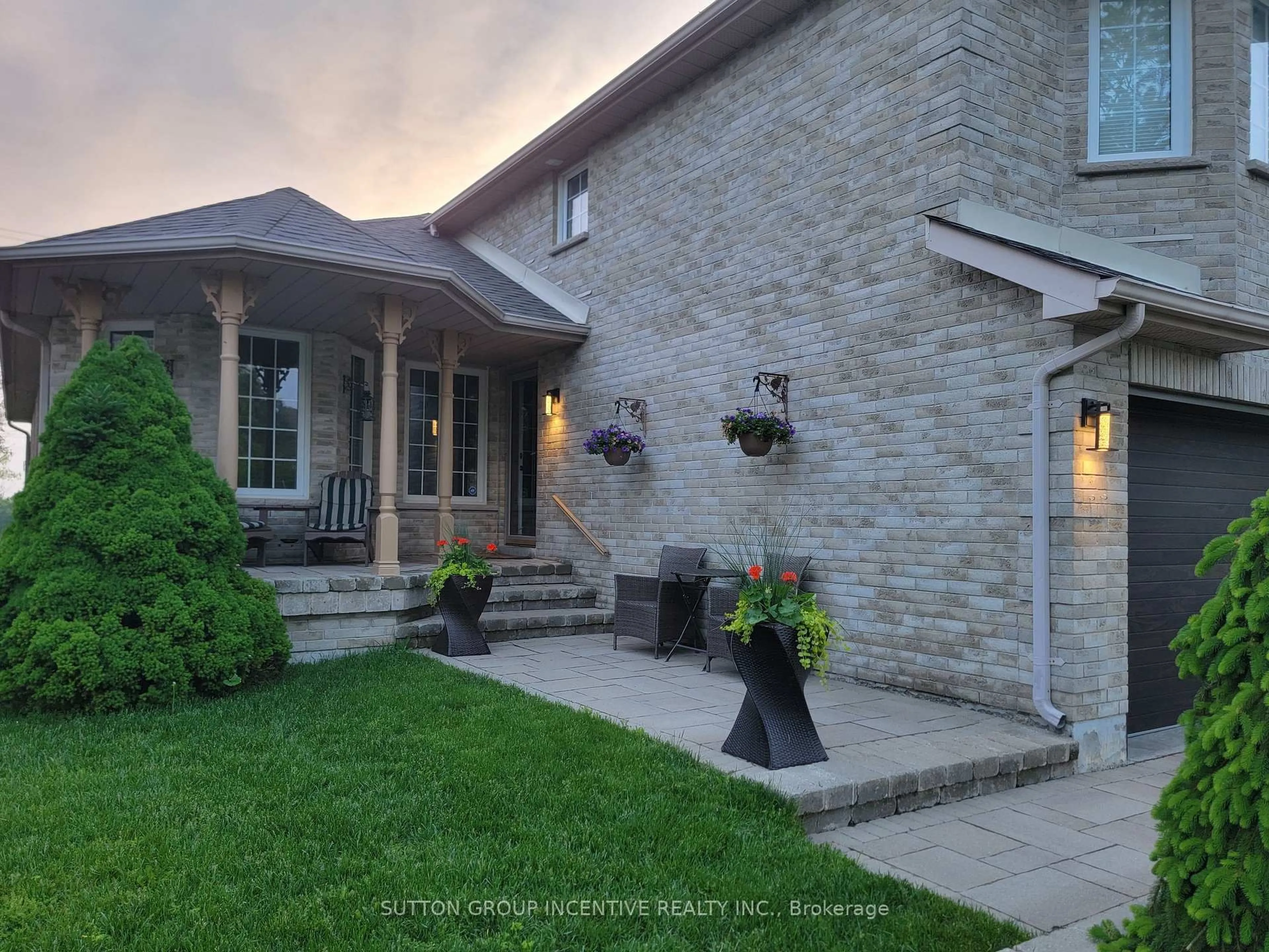 Home with brick exterior material, street for 92 Sundew Dr, Barrie Ontario L4N 9M1