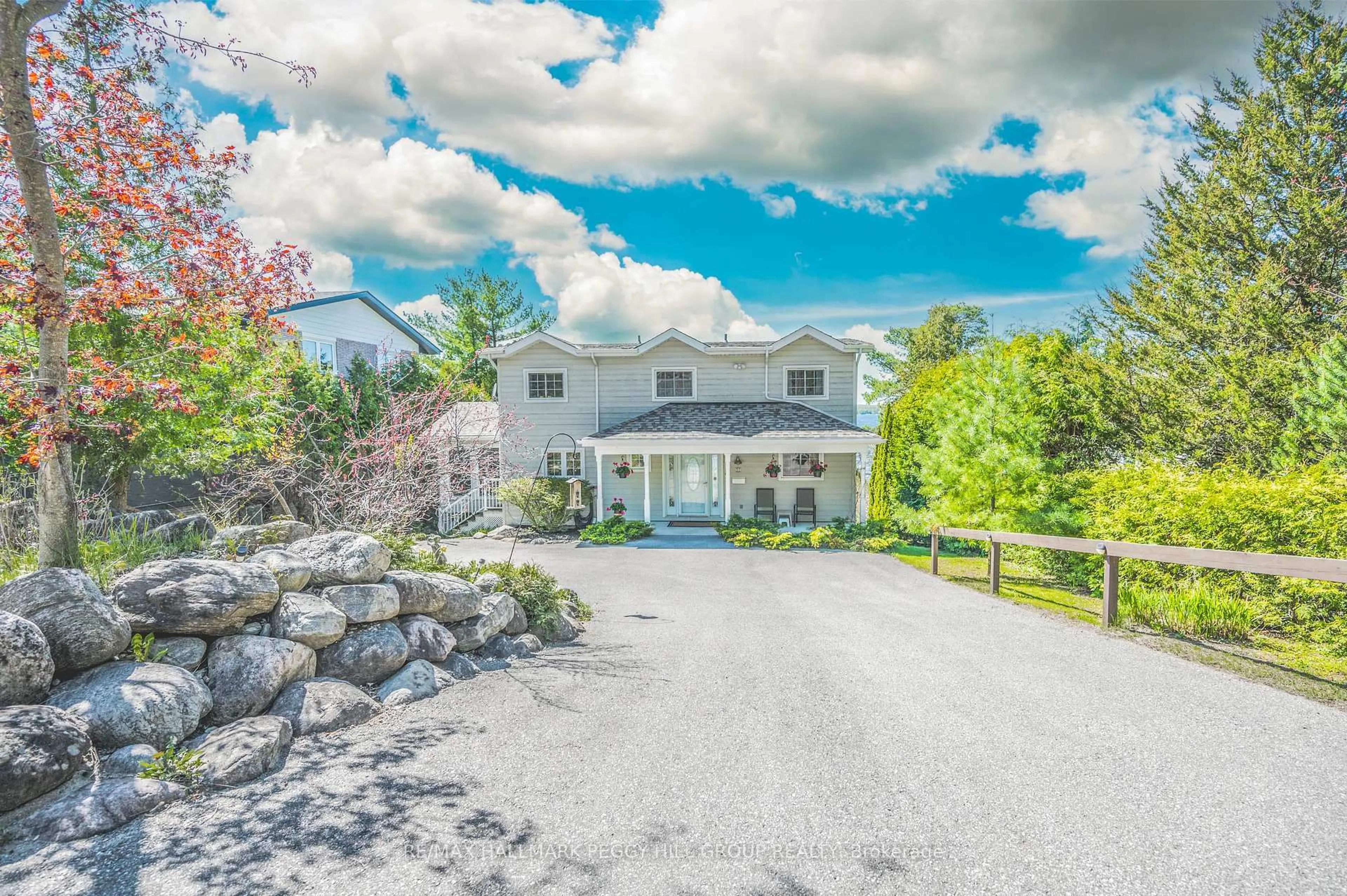 A pic from outside/outdoor area/front of a property/back of a property/a pic from drone, unknown for 30 Georgian Lane, Tay Ontario L0K 1R0