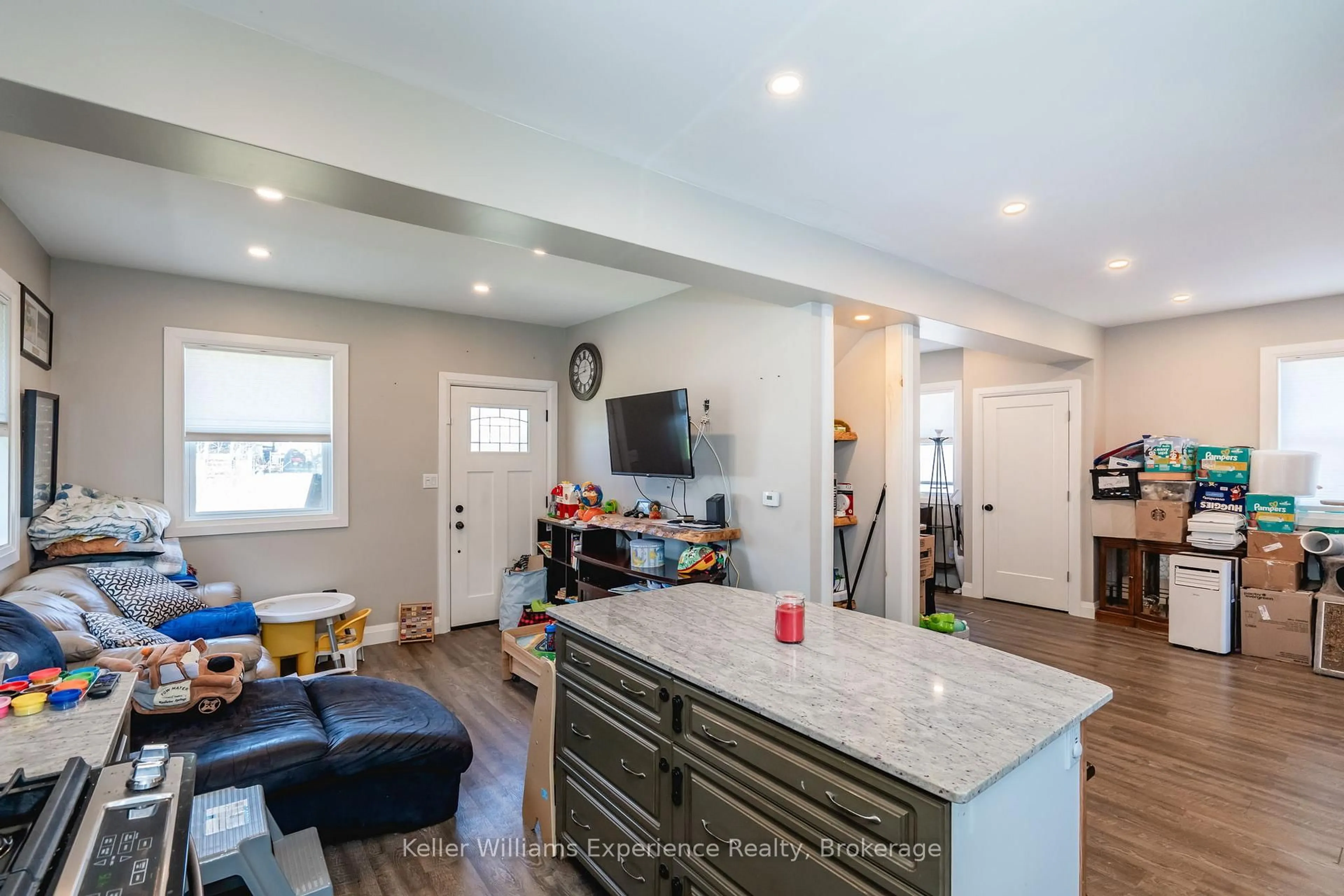Open concept kitchen, unknown for 313 Mcnicoll St, Tay Ontario L0K 1R0