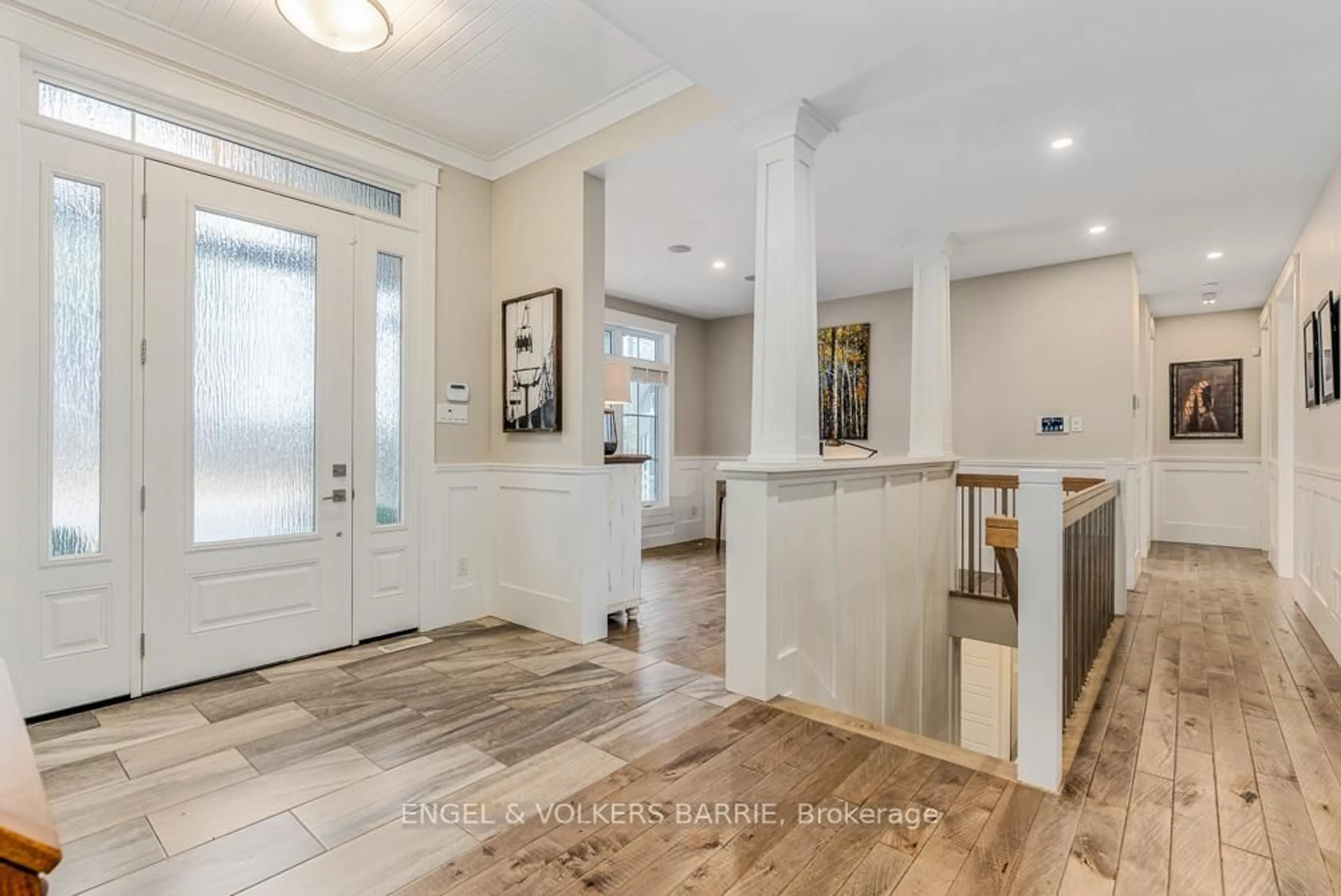 Indoor entryway for 77 MENNILL Dr, Springwater Ontario L9X 0J2