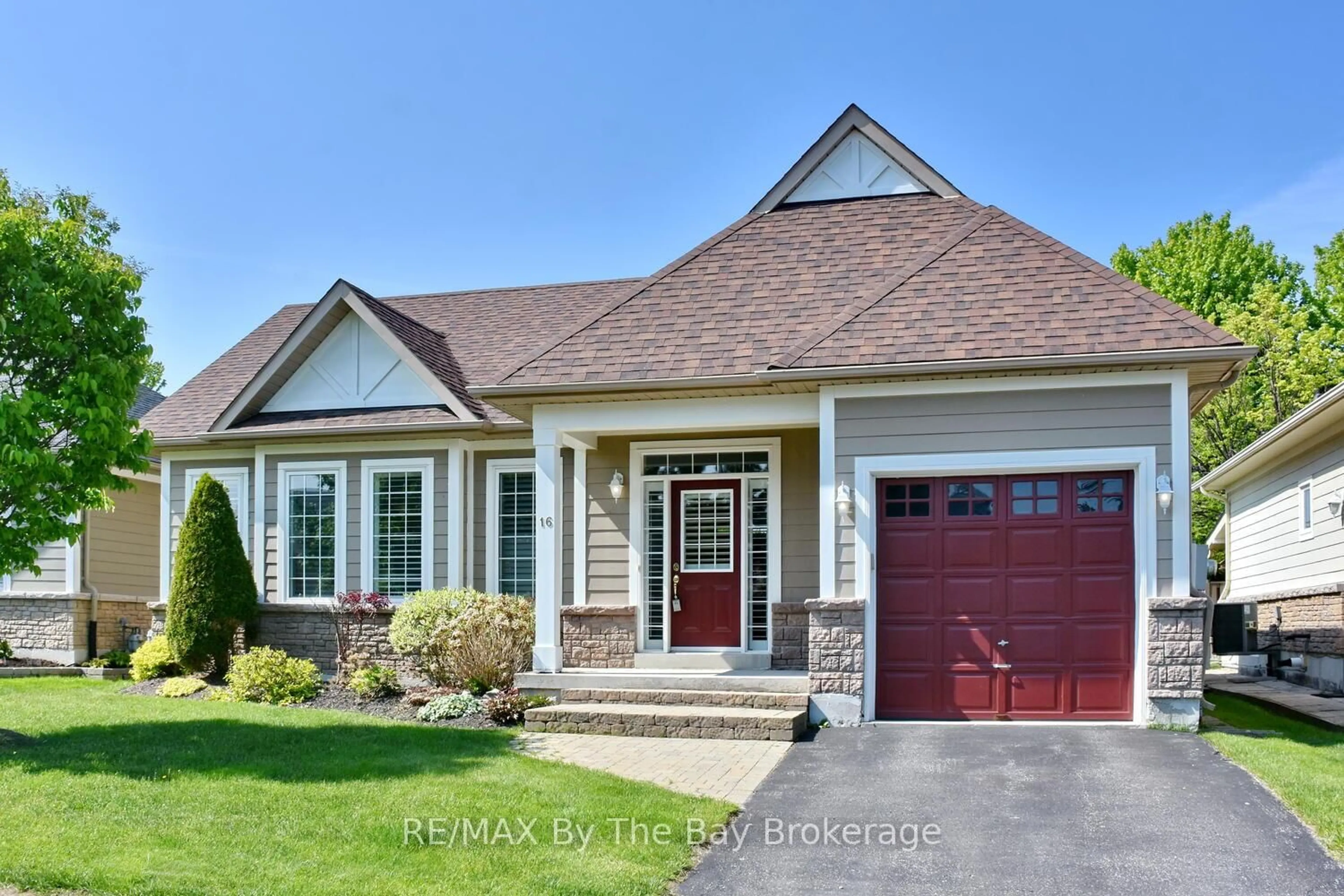 Home with brick exterior material, street for 16 Clubhouse Dr, Collingwood Ontario L9Y 4Z6