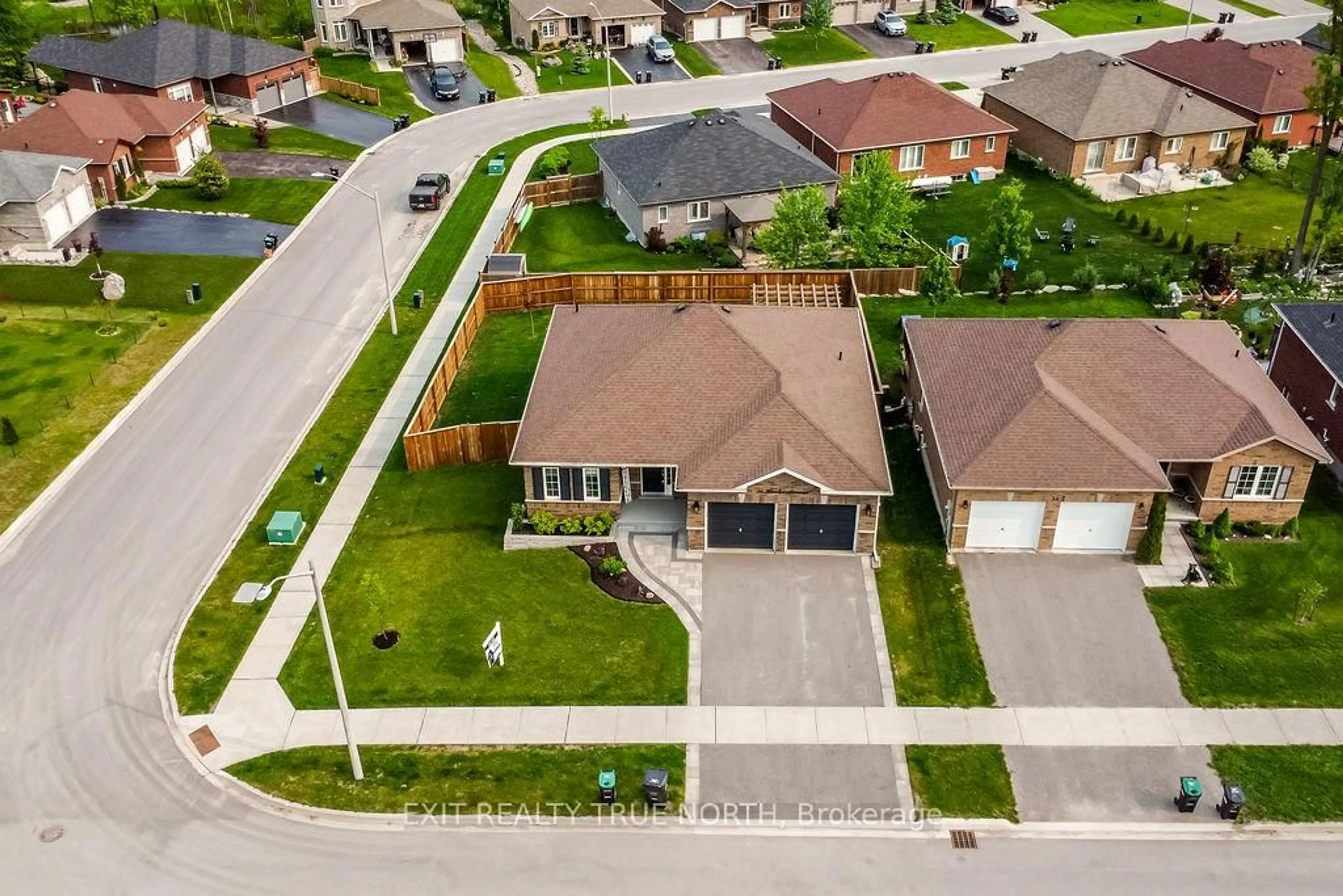 A pic from outside/outdoor area/front of a property/back of a property/a pic from drone, street for 36 Hunter Ave, Tay Ontario L0K 2A0