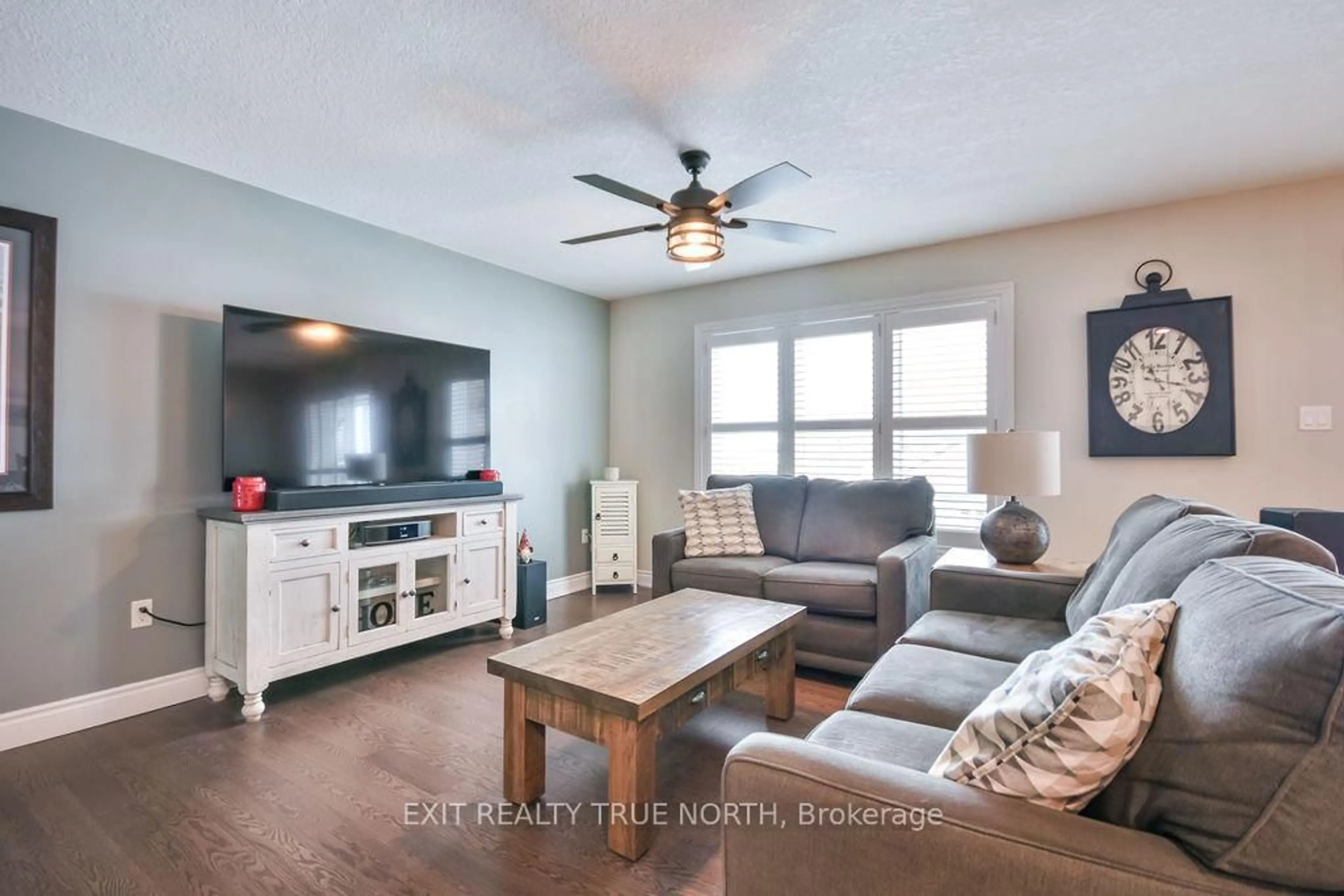 Living room with furniture, unknown for 36 Hunter Ave, Tay Ontario L0K 2A0