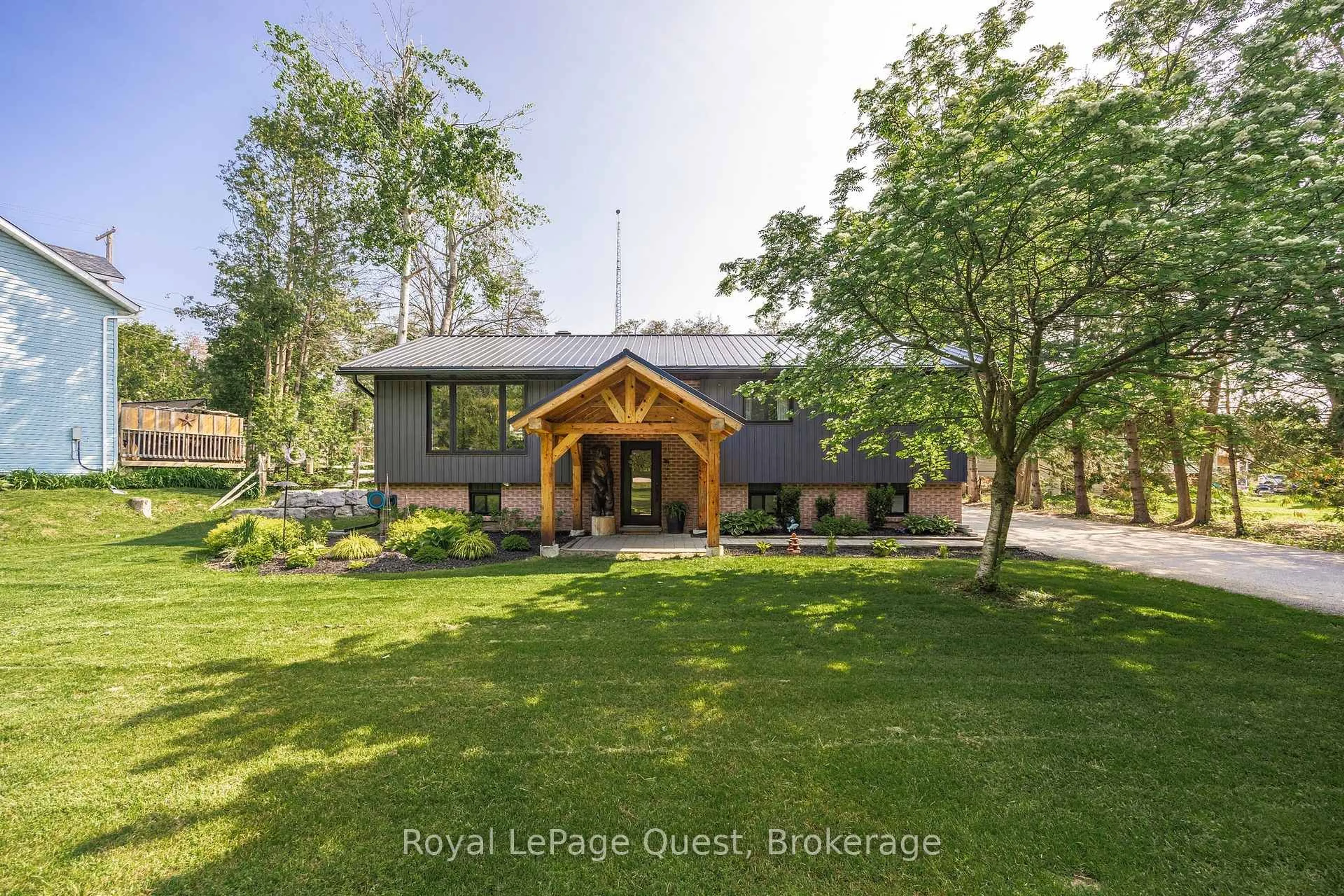 A pic from outside/outdoor area/front of a property/back of a property/a pic from drone, unknown for 4 Cedarbrook Cres, Oro-Medonte Ontario L0L 1T0