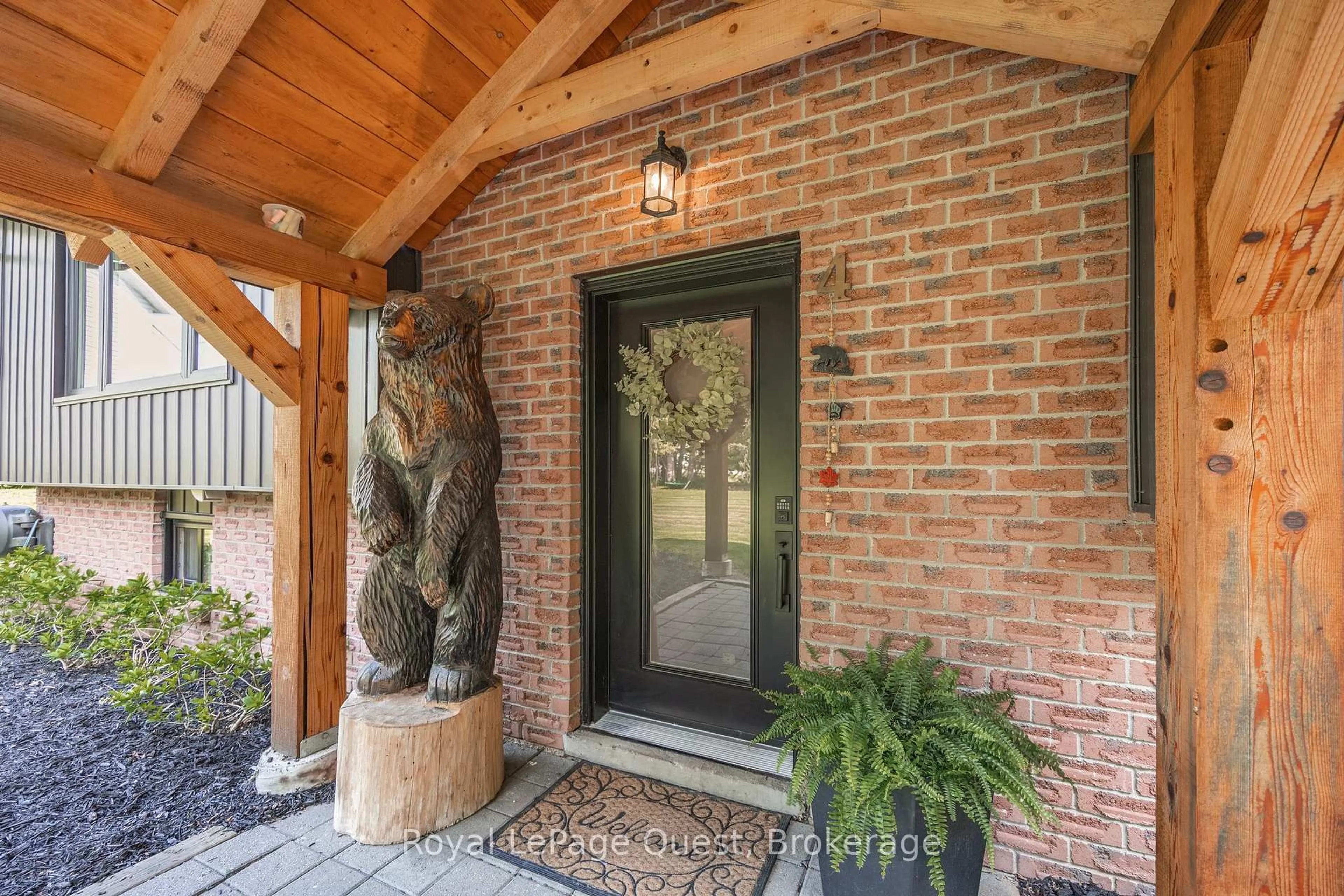 Indoor entryway for 4 Cedarbrook Cres, Oro-Medonte Ontario L0L 1T0