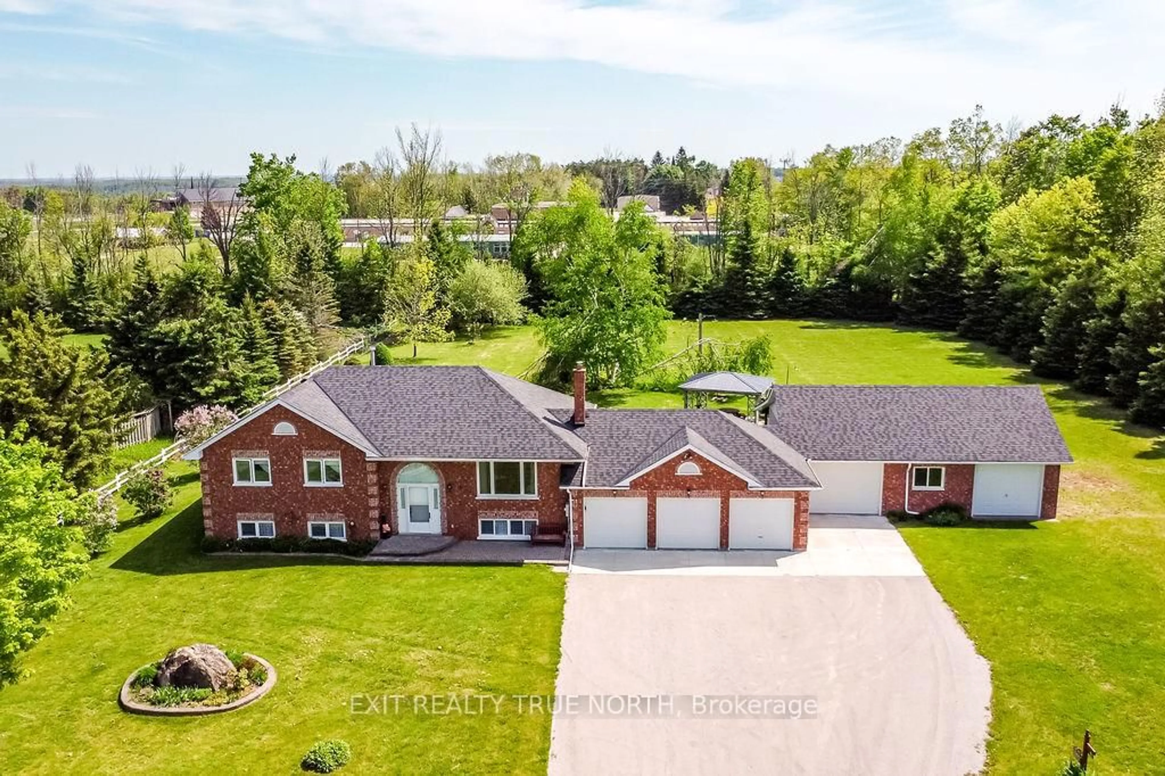 A pic from outside/outdoor area/front of a property/back of a property/a pic from drone, unknown for 16 Hepinstall Pl, Oro-Medonte Ontario L3V 7Z7