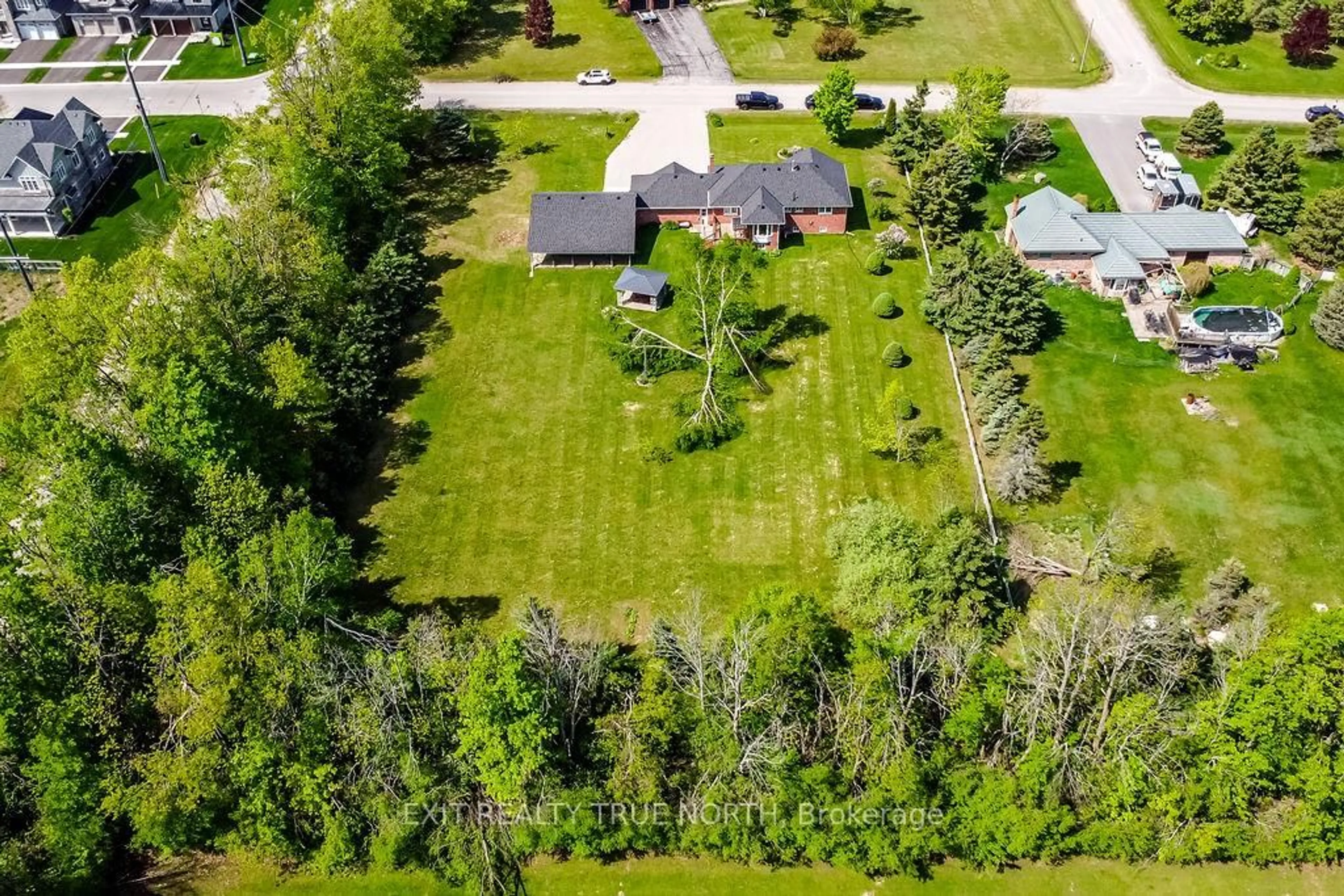 A pic from outside/outdoor area/front of a property/back of a property/a pic from drone, street for 16 Hepinstall Pl, Oro-Medonte Ontario L3V 7Z7