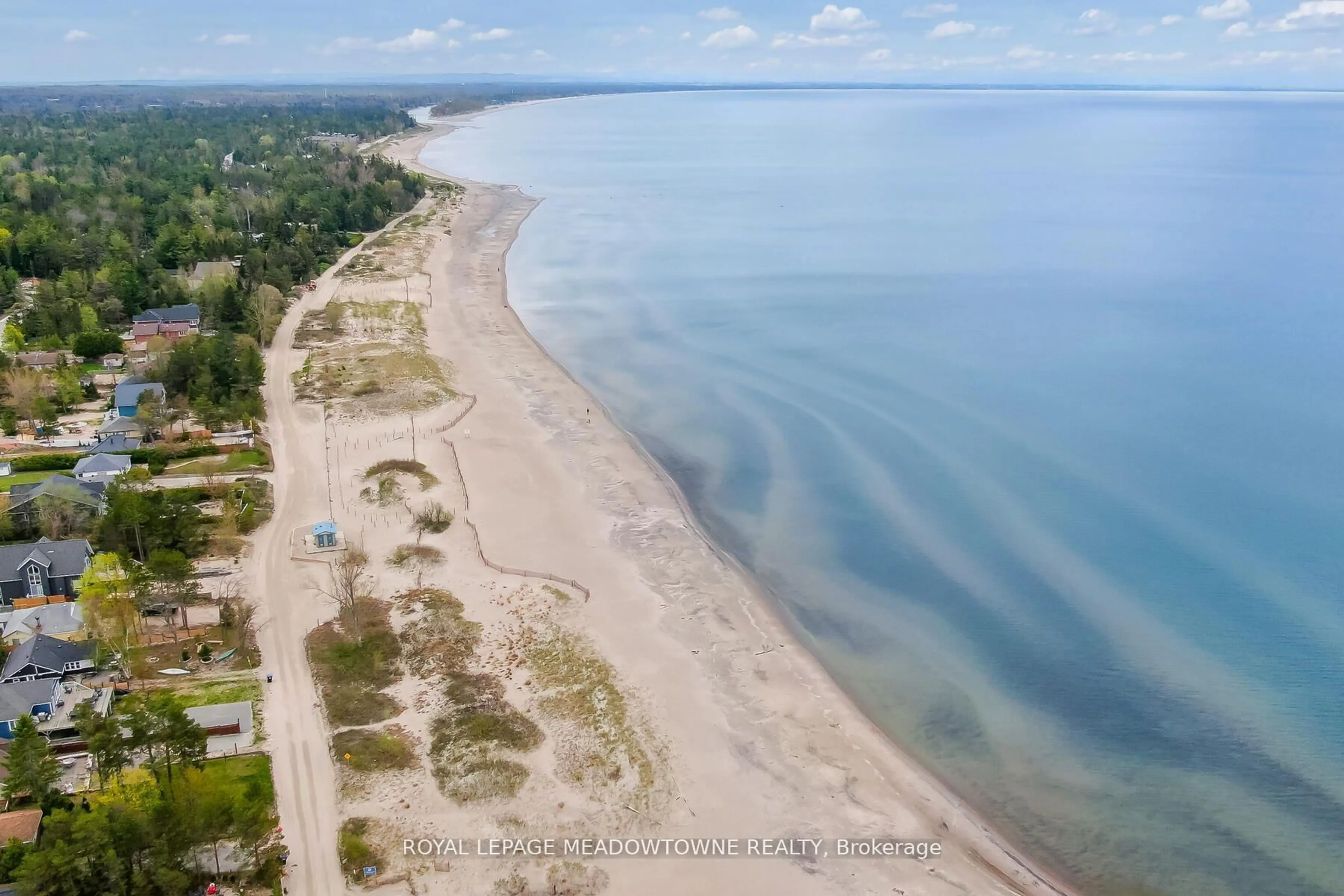 A pic from outside/outdoor area/front of a property/back of a property/a pic from drone, water/lake/river/ocean view for 825 Eastdale Dr, Wasaga Beach Ontario L9Z 2R5
