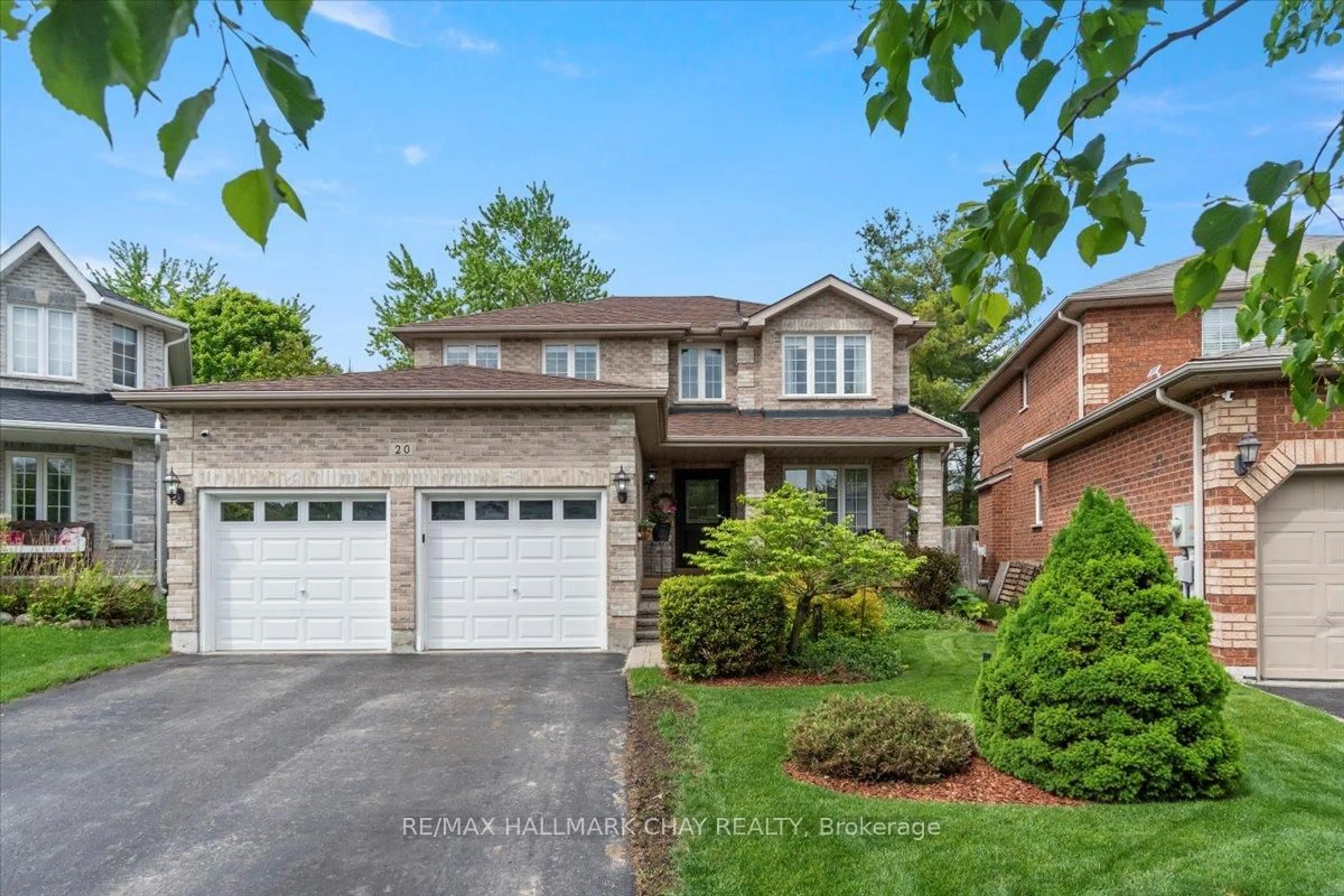 Home with brick exterior material, street for 20 Stoneybrook Cres, Barrie Ontario L4N 0A5