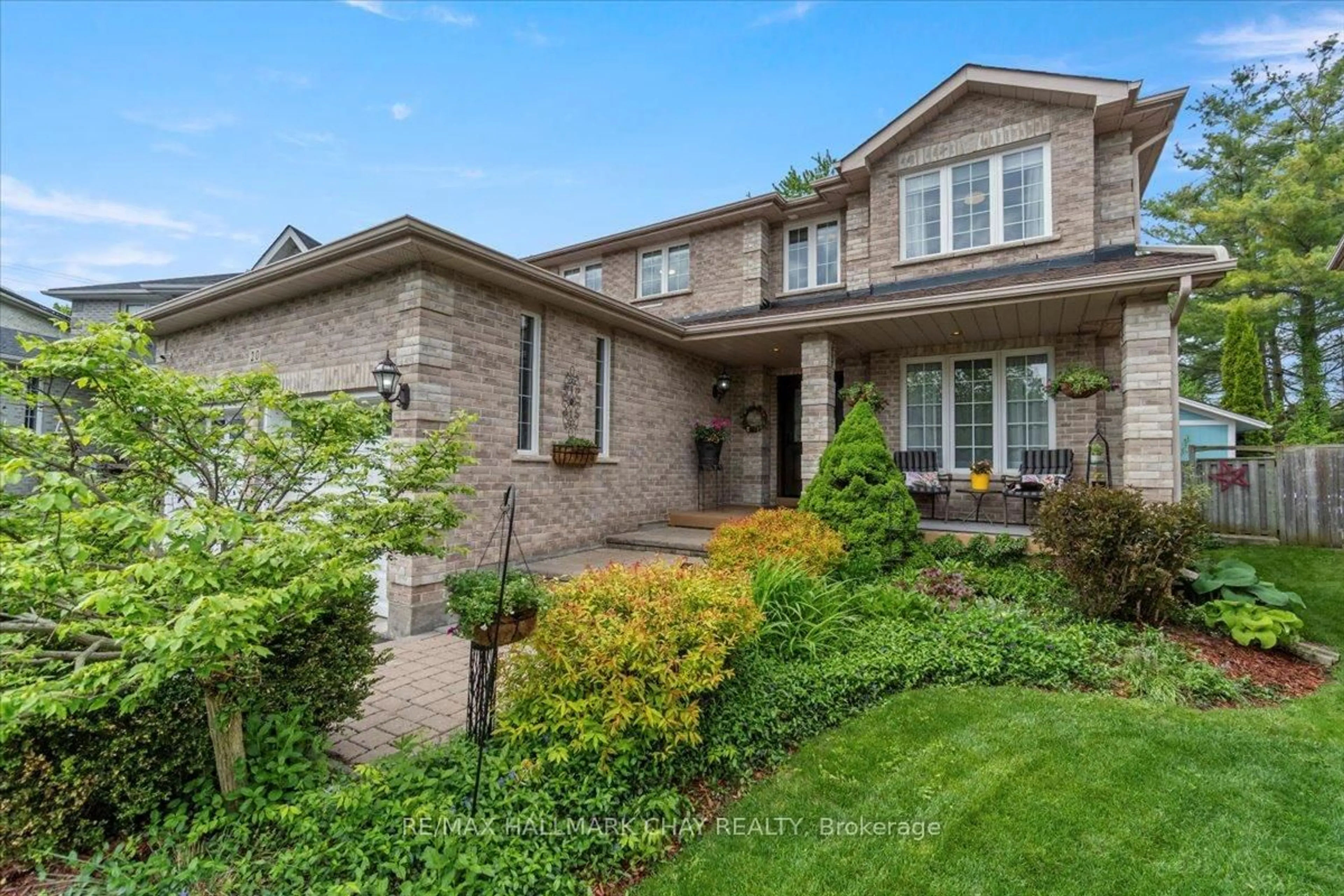 Home with brick exterior material, street for 20 Stoneybrook Cres, Barrie Ontario L4N 0A5