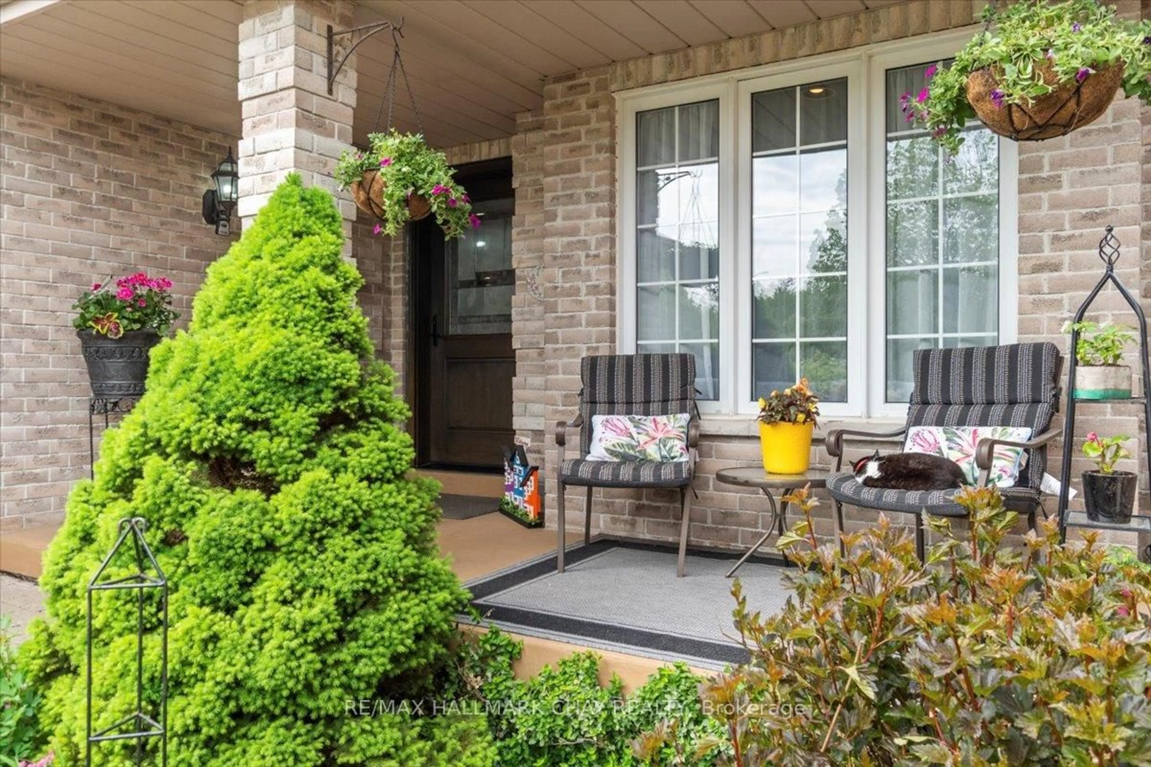 Patio, street for 20 Stoneybrook Cres, Barrie Ontario L4N 0A5