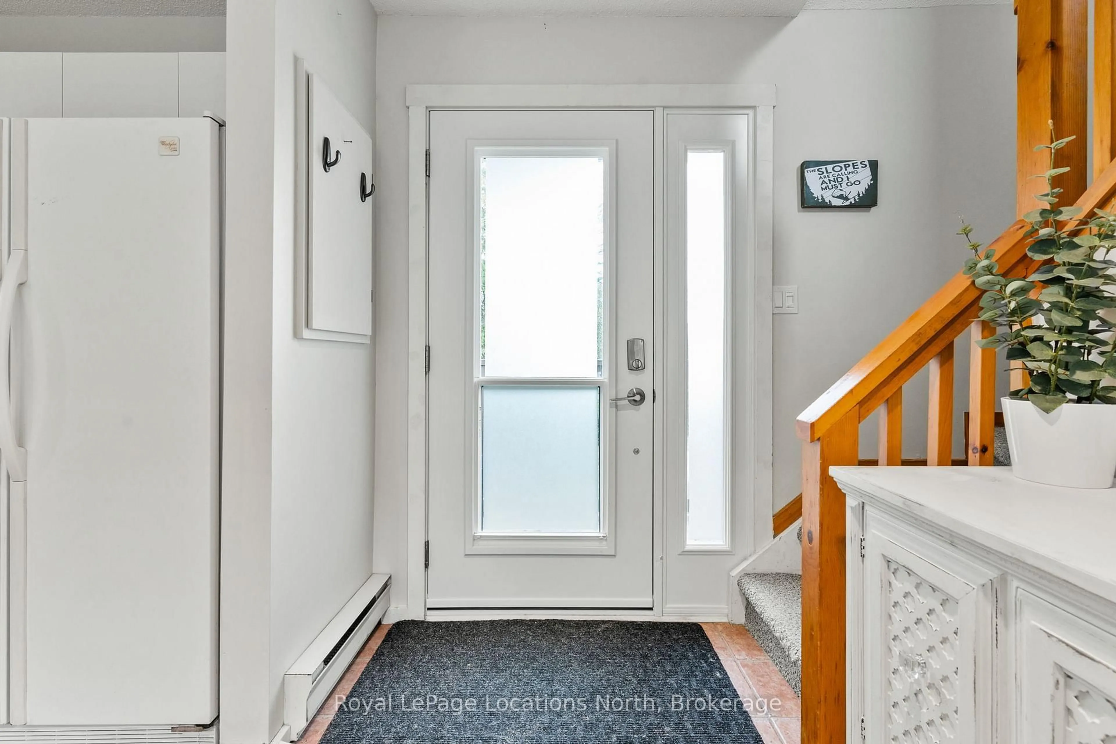 Indoor entryway for 49 TROTT Blvd #180, Collingwood Ontario L9Y 5B8