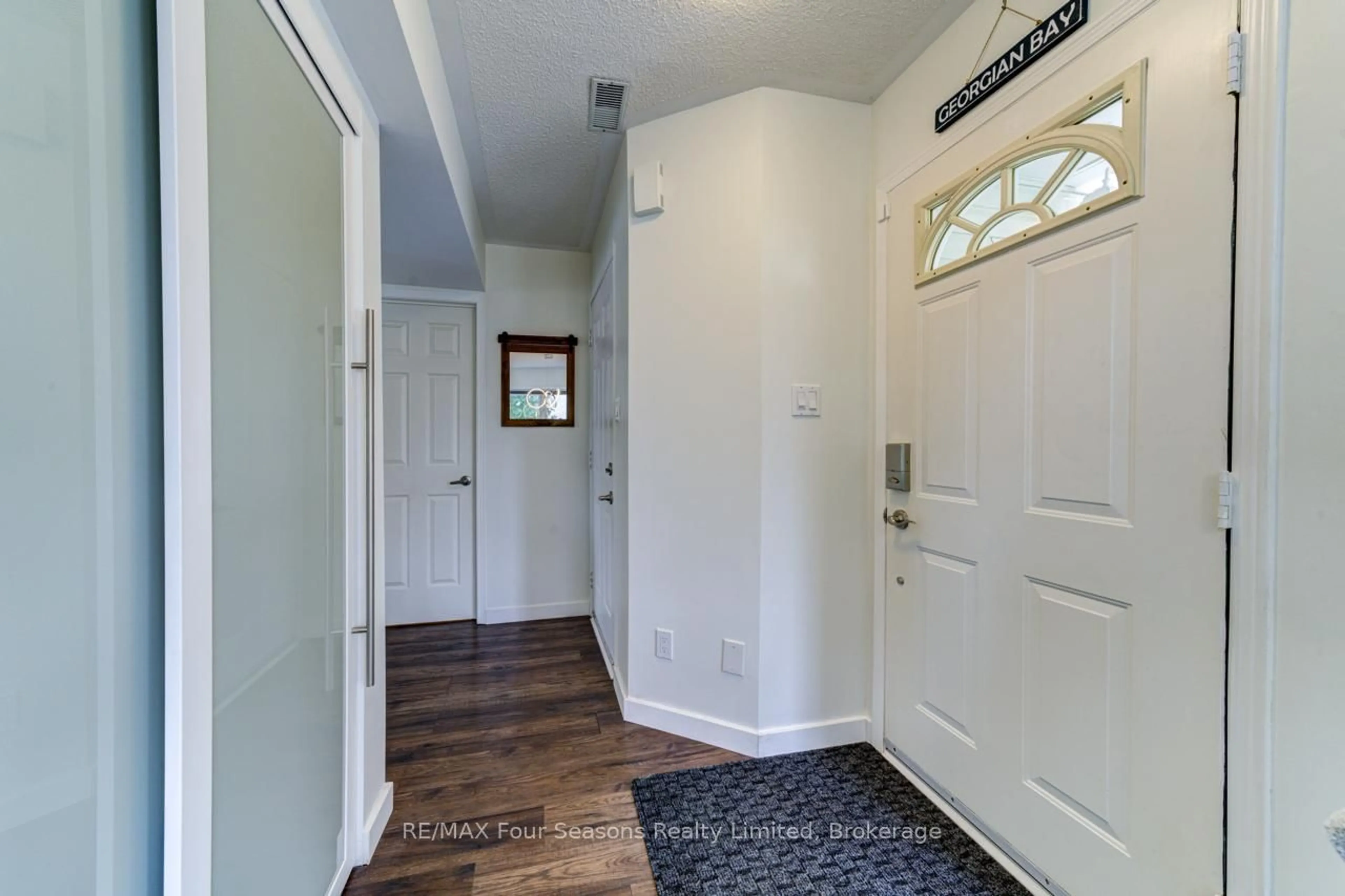 Indoor entryway for 29 Barker Blvd #29, Collingwood Ontario L9Y 4W4