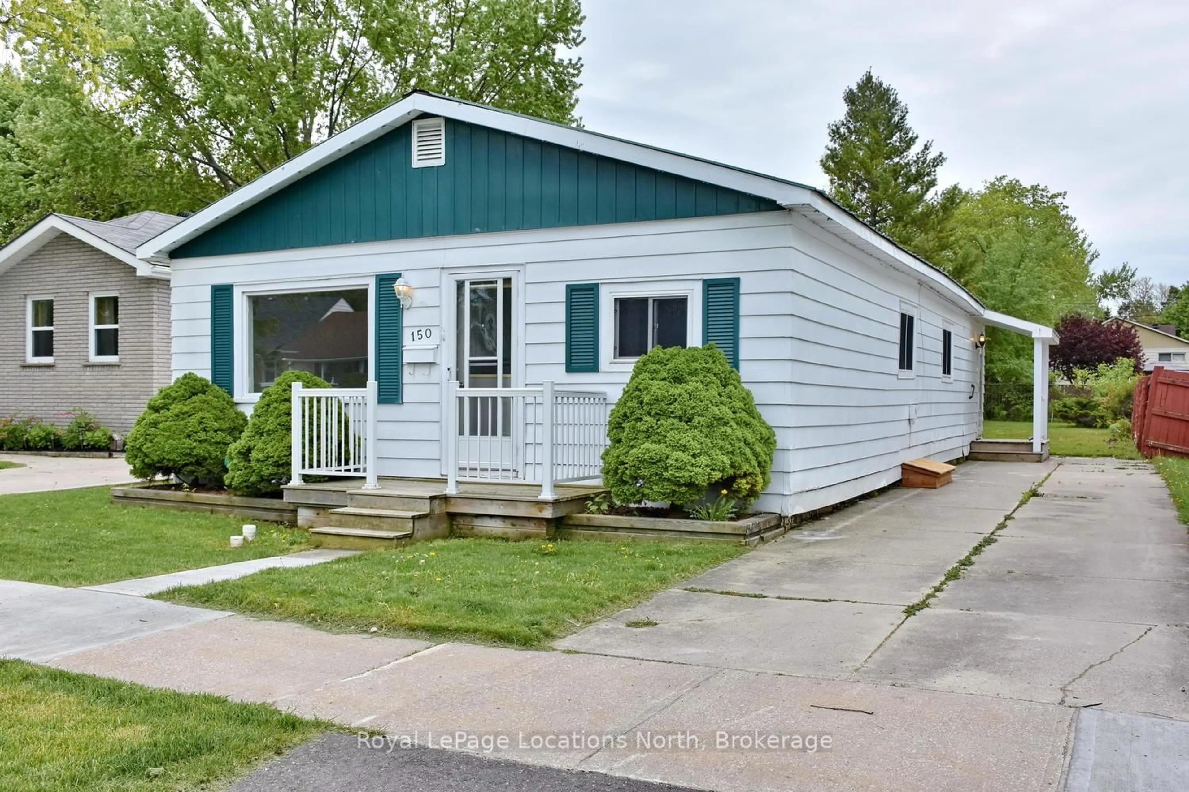 Home with vinyl exterior material, street for 150 EIGHTH St, Collingwood Ontario L9Y 2C5