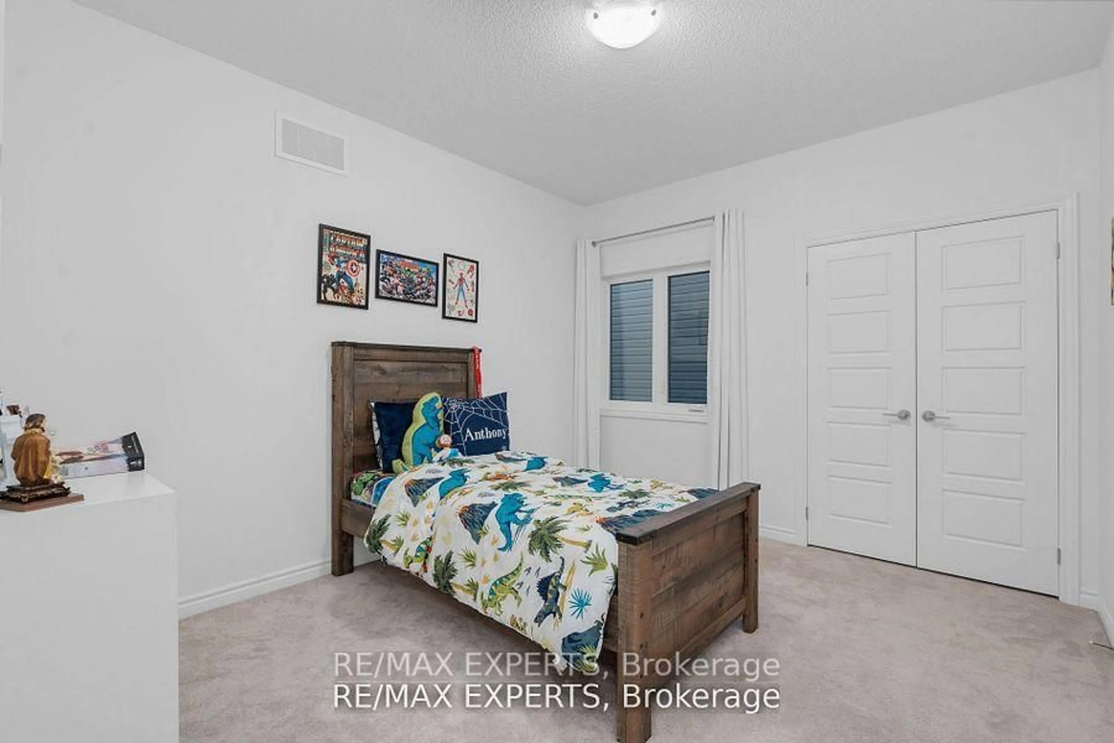 Bedroom with bed, unknown for 36 Shepherd Dr, Barrie Ontario L9J 0P3