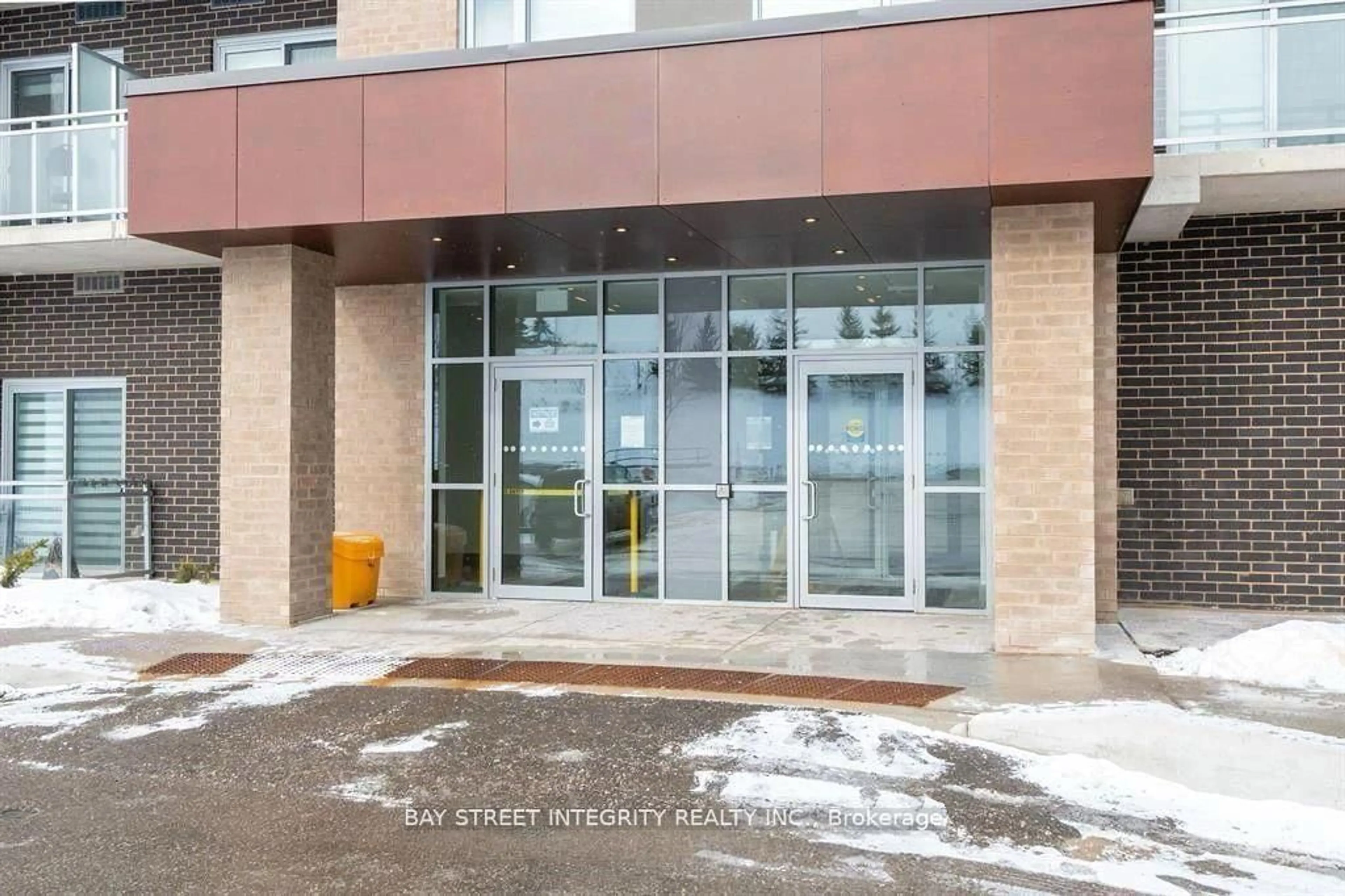 Indoor foyer for 56 Lakeside Terr #804, Barrie Ontario L4M 7B9