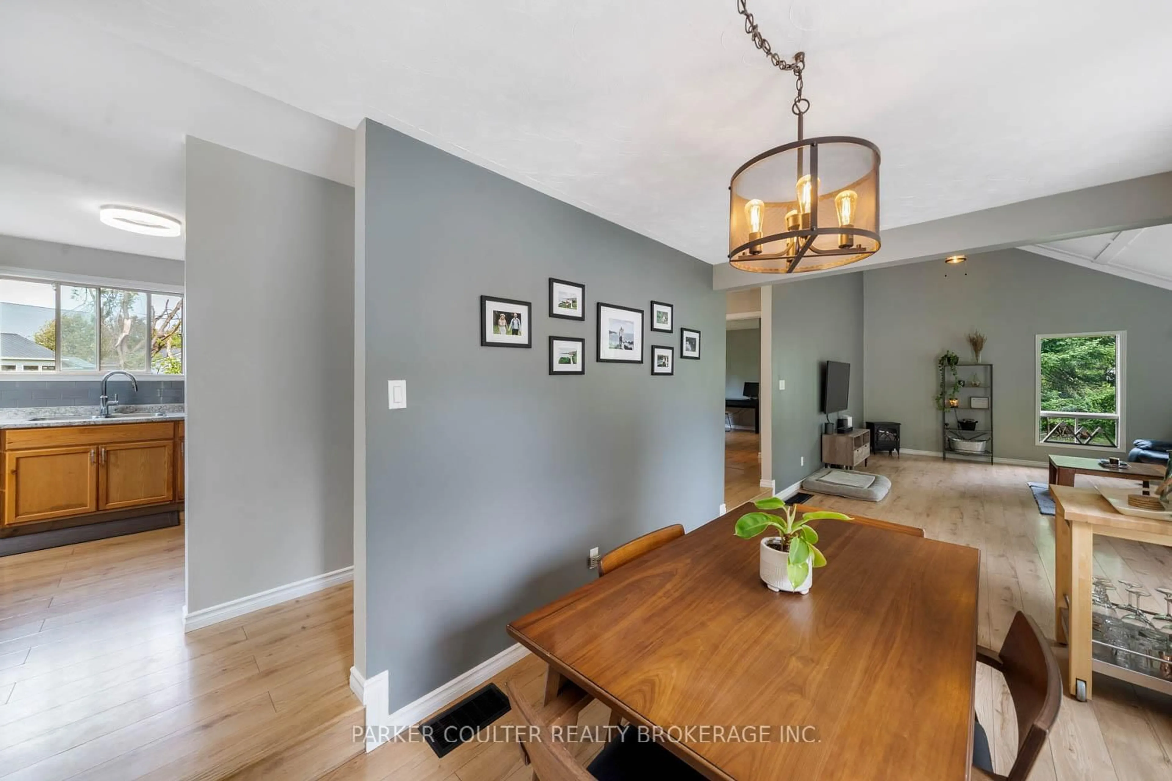 Dining room, wood/laminate floor for 8531 Hwy 12, Orillia Ontario L3V 6H2