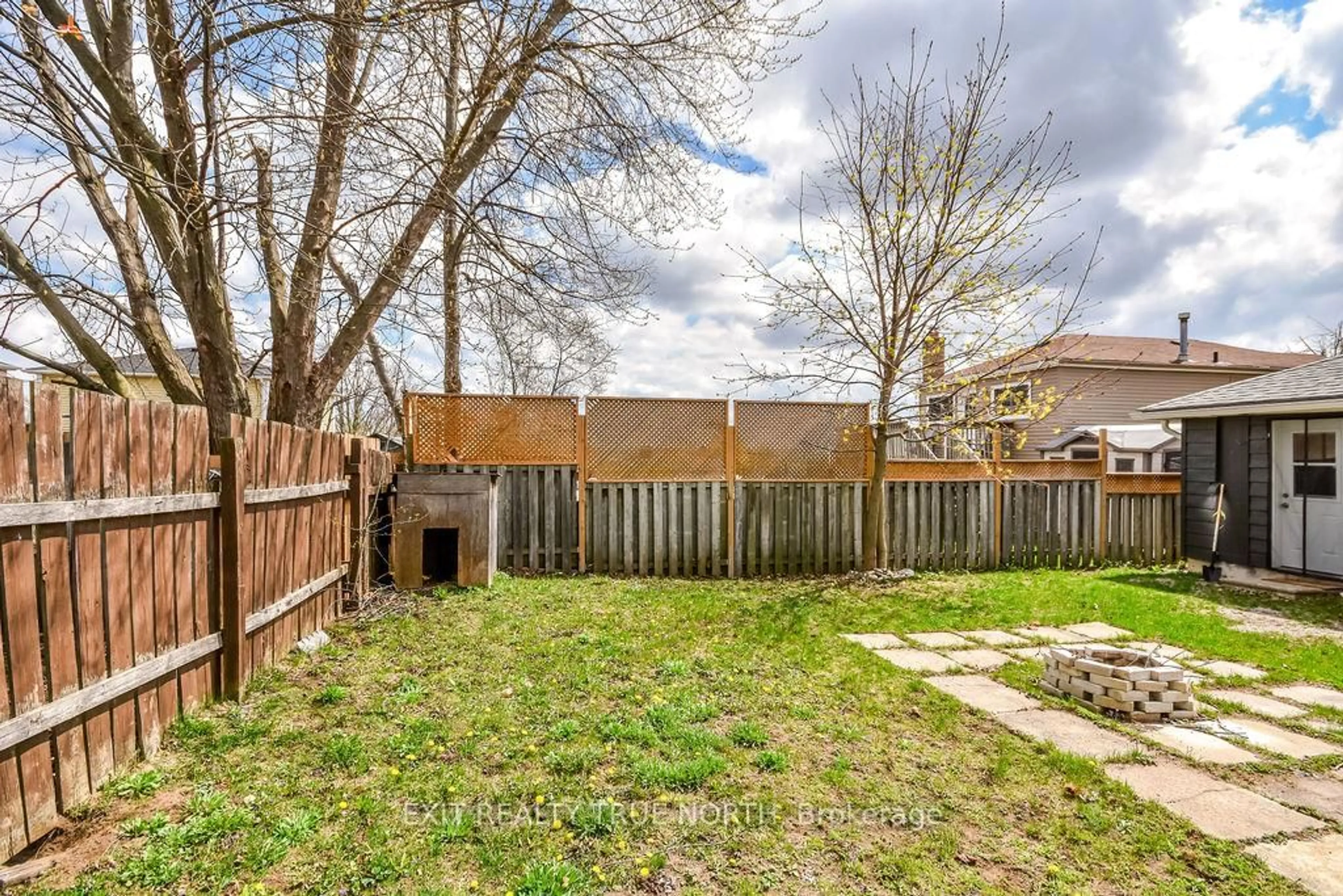Patio, street for 245 Letitia St, Barrie Ontario L4N 4Y7