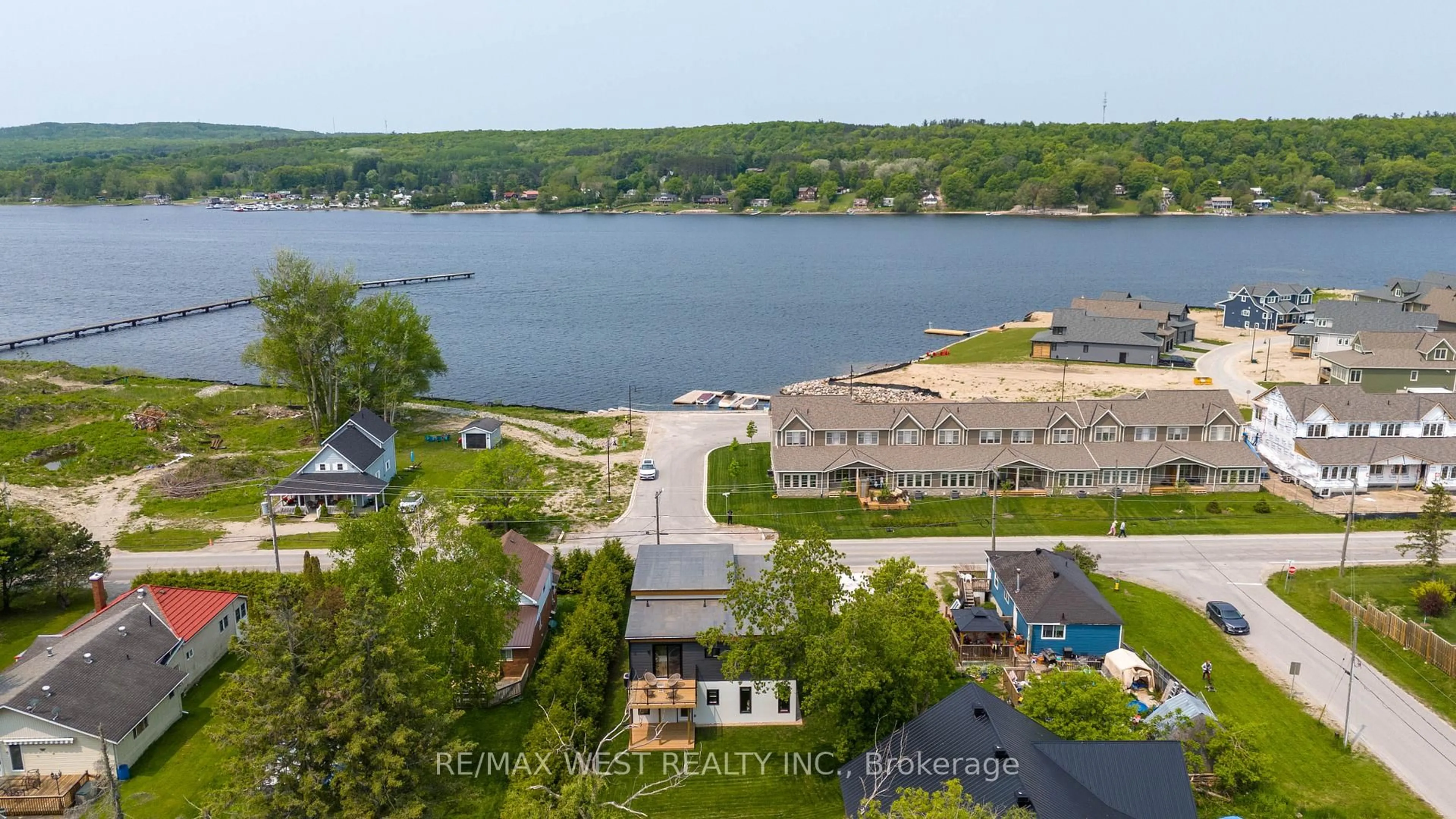 A pic from outside/outdoor area/front of a property/back of a property/a pic from drone, water/lake/river/ocean view for 171 Fox St, Penetanguishene Ontario L9M 1E7