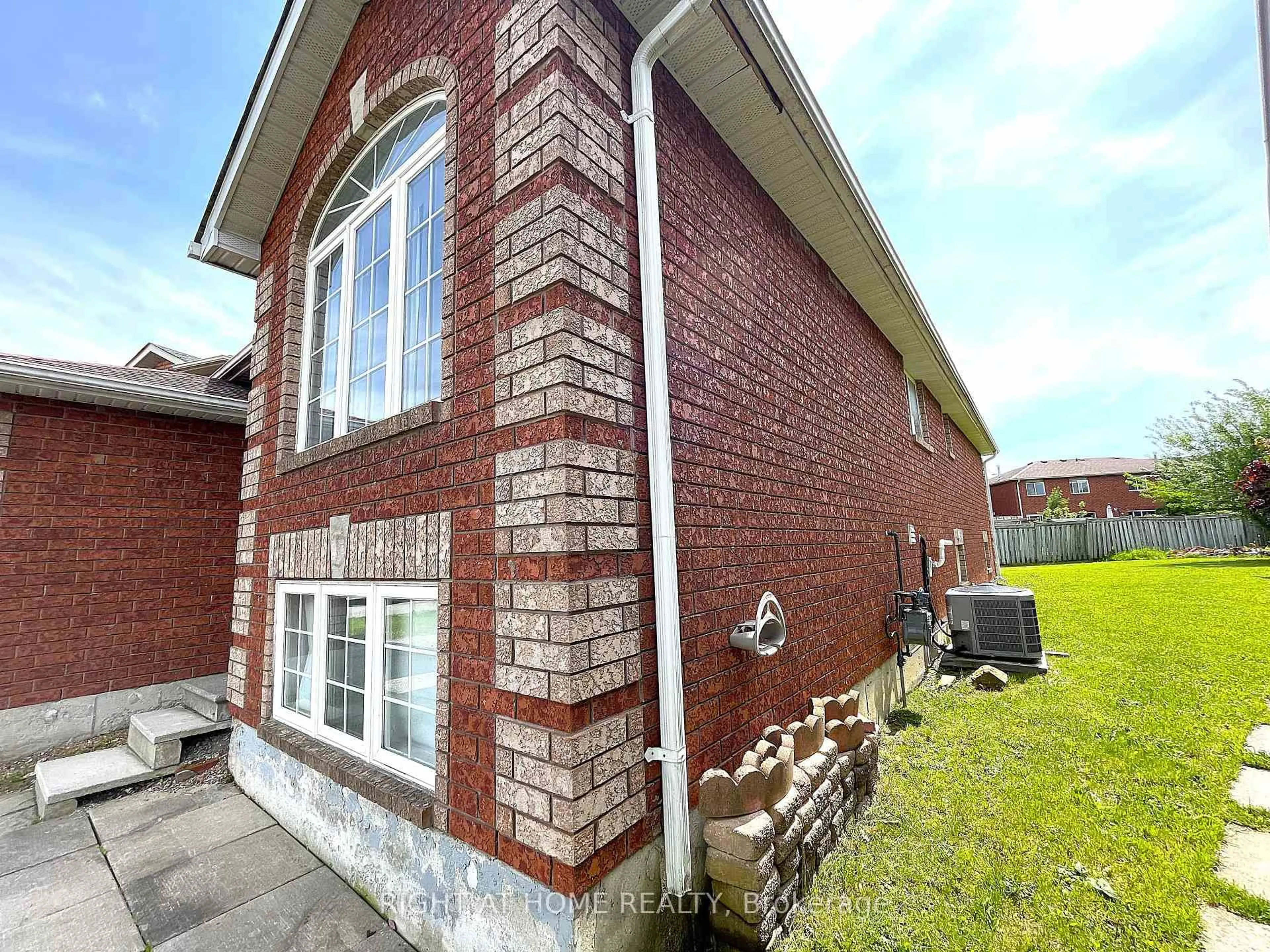 Home with brick exterior material, building for 26 Weymouth Rd, Barrie Ontario L4M 6R9
