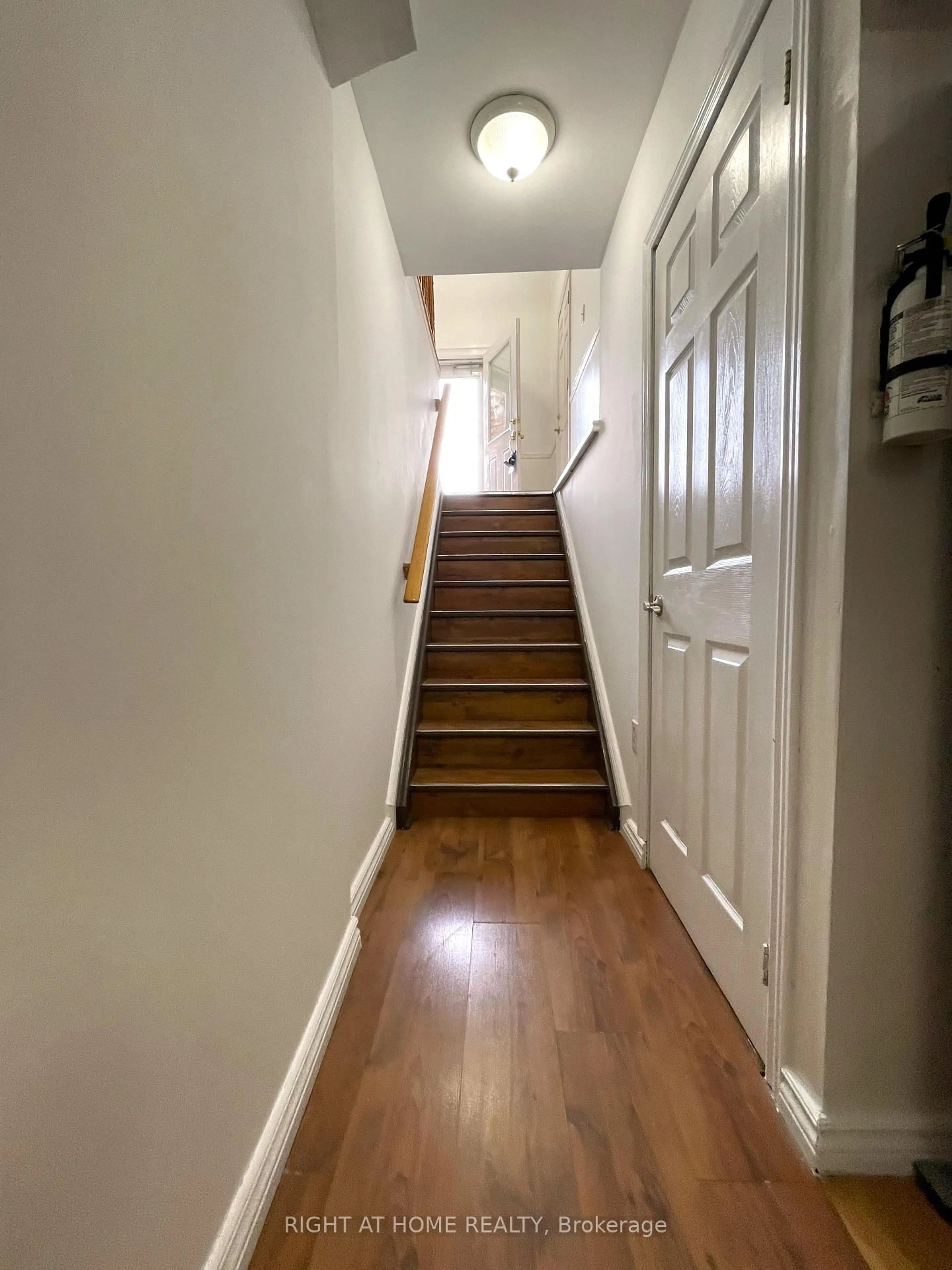 Unknown for 26 Weymouth Rd, Barrie Ontario L4M 6R9