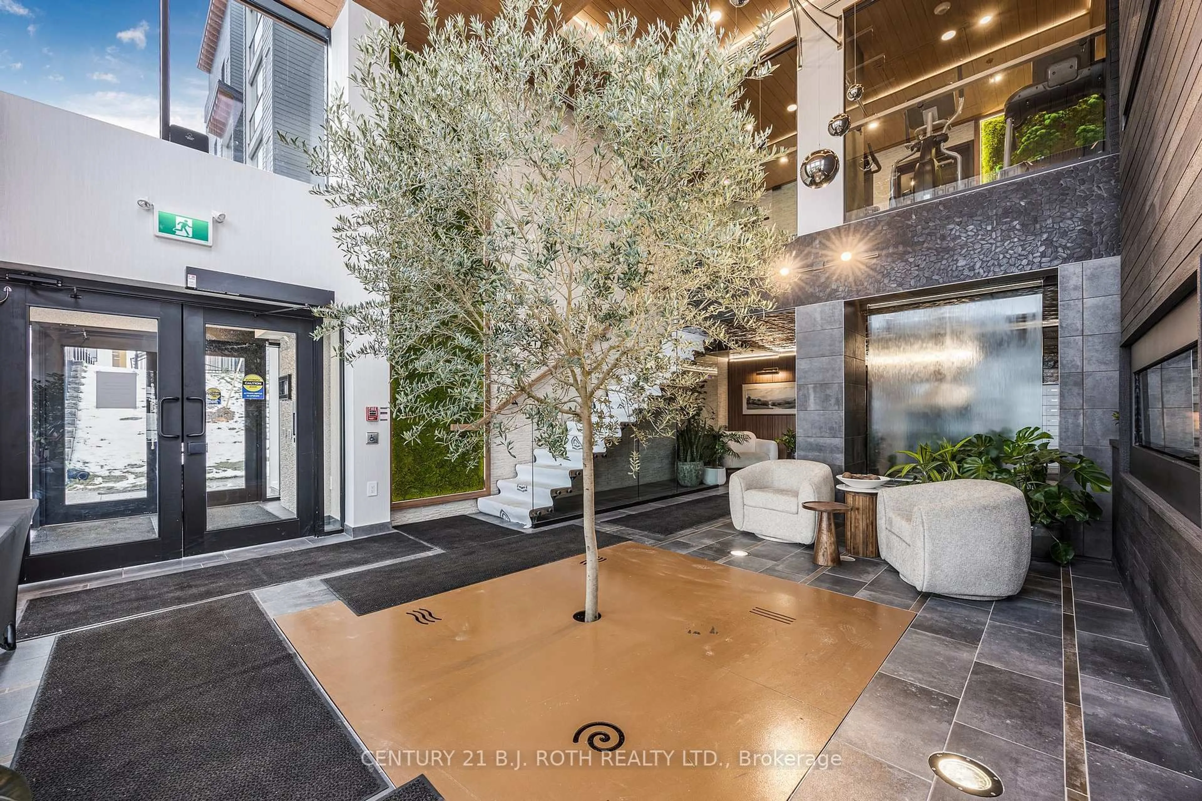 Lobby for 15 kneeshaw Dr #613, Barrie Ontario L9J 0X9